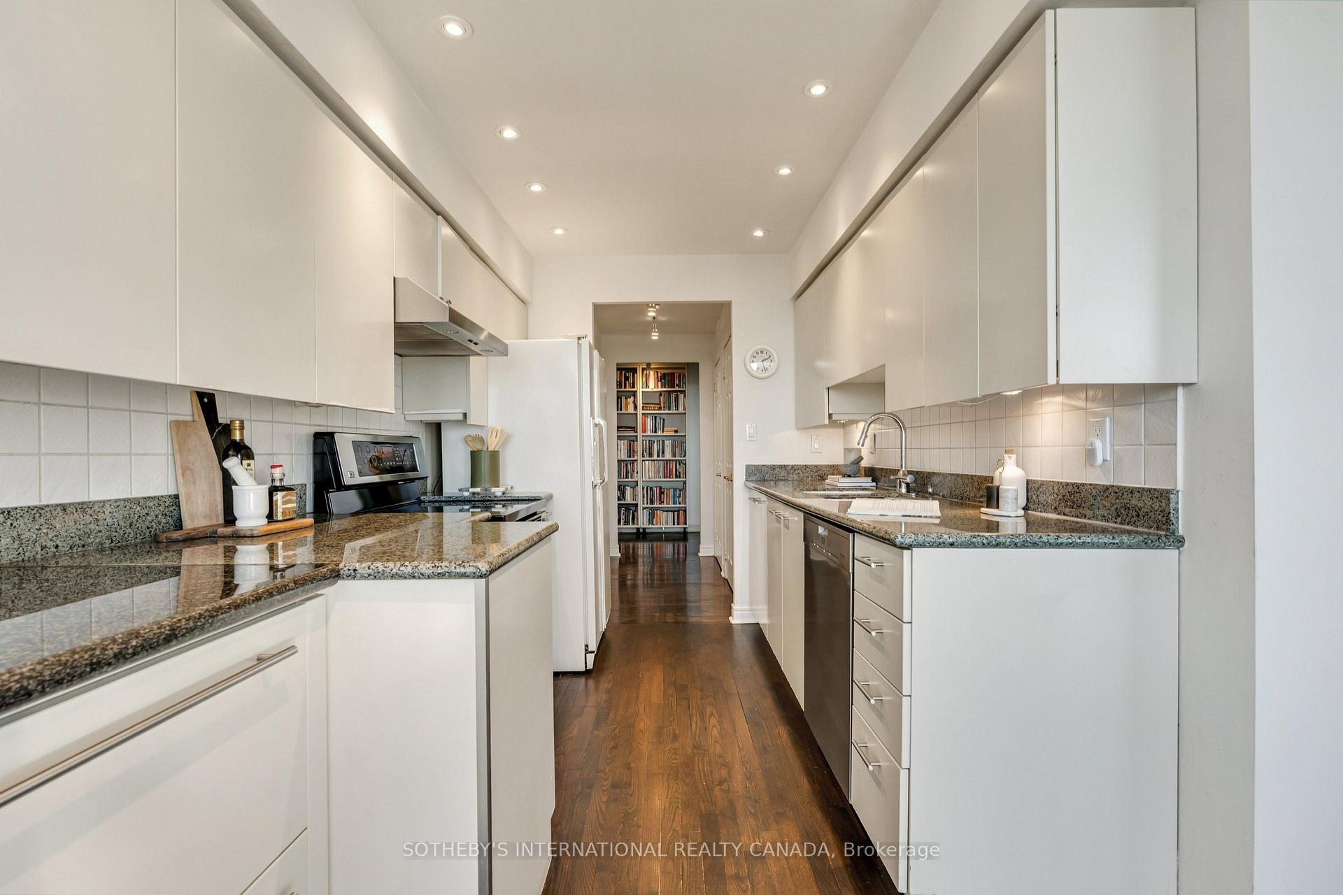 Photo 7 of Unit PH3, 38 Avoca Avenue, Toronto, Rosedale-Moore Park — HOMEH