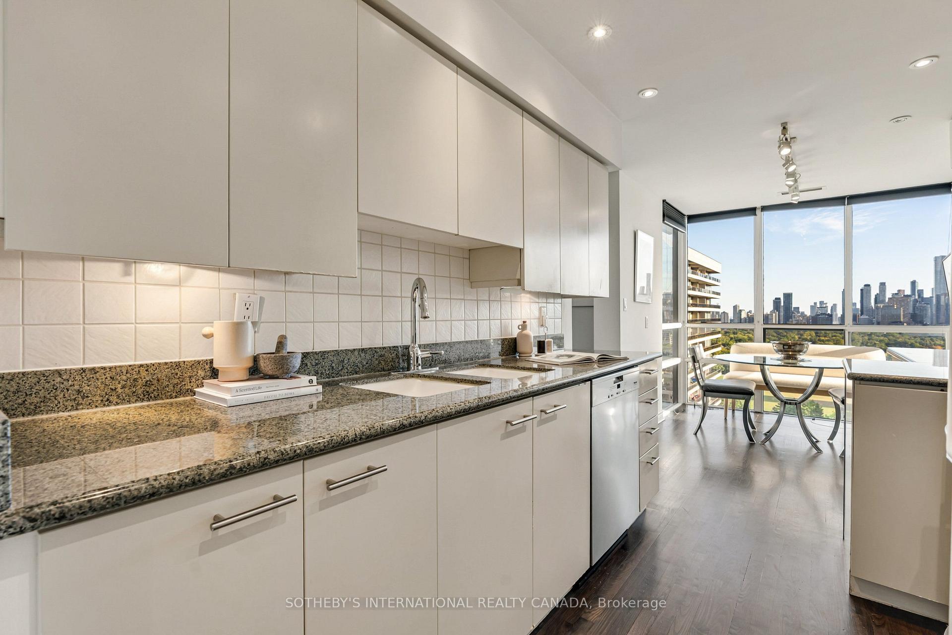 Photo 8 of Unit PH3, 38 Avoca Avenue, Toronto, Rosedale-Moore Park — HOMEH