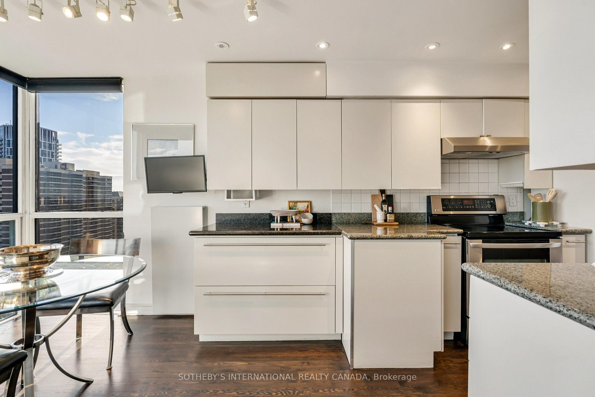 Photo 9 of Unit PH3, 38 Avoca Avenue, Toronto, Rosedale-Moore Park — HOMEH