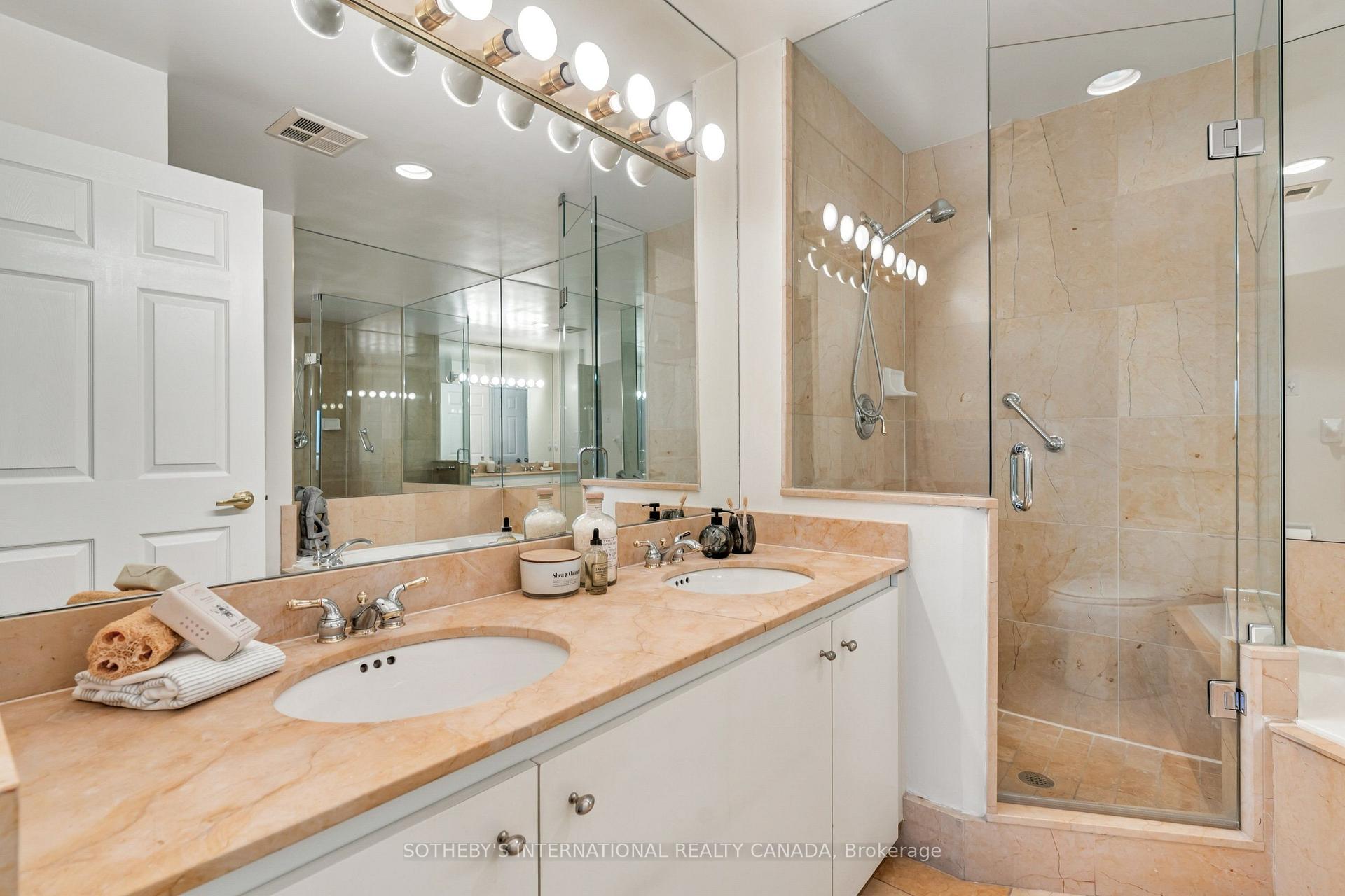 Photo 13 of Unit PH3, 38 Avoca Avenue, Toronto, Rosedale-Moore Park — HOMEH