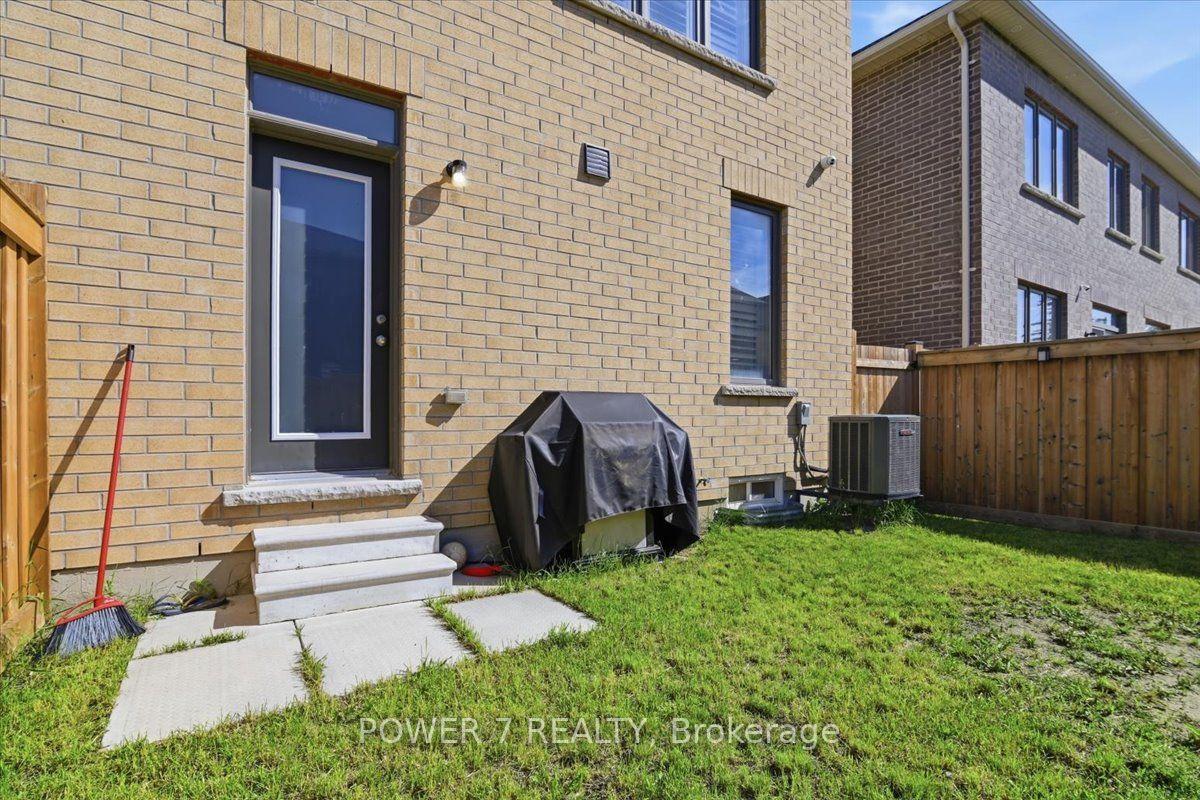 Photo 33 of 94 Conarty Crescent, Whitby, Rural Whitby — HOMEH