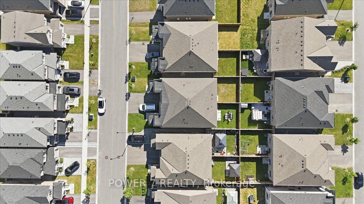 Photo 39 of 94 Conarty Crescent, Whitby, Rural Whitby — HOMEH