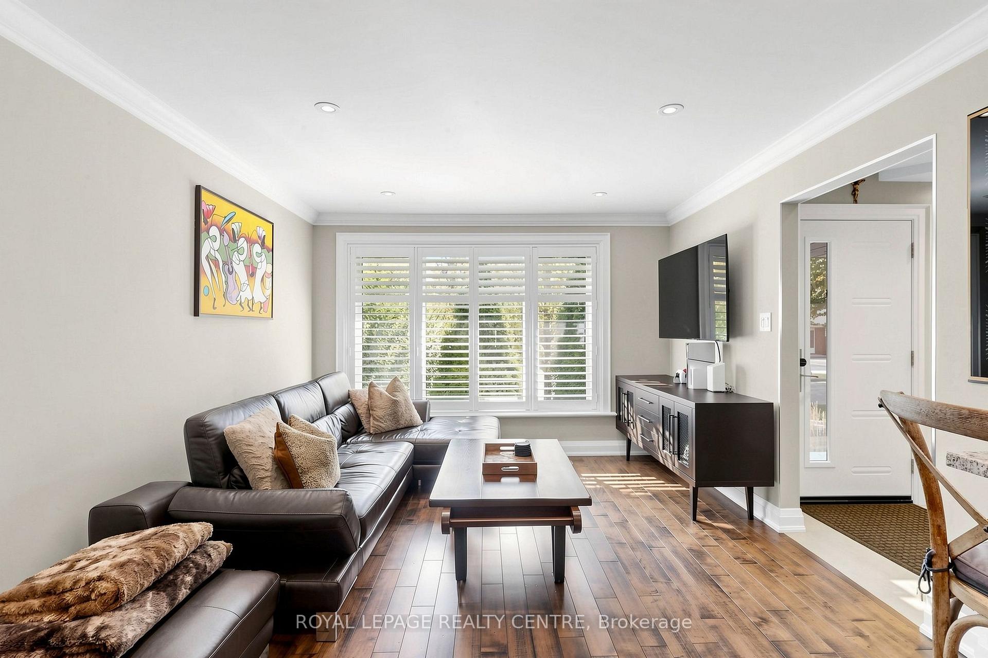 Photo 3 of 1577 Sandgate Crescent, Mississauga, Clarkson — HOMEH