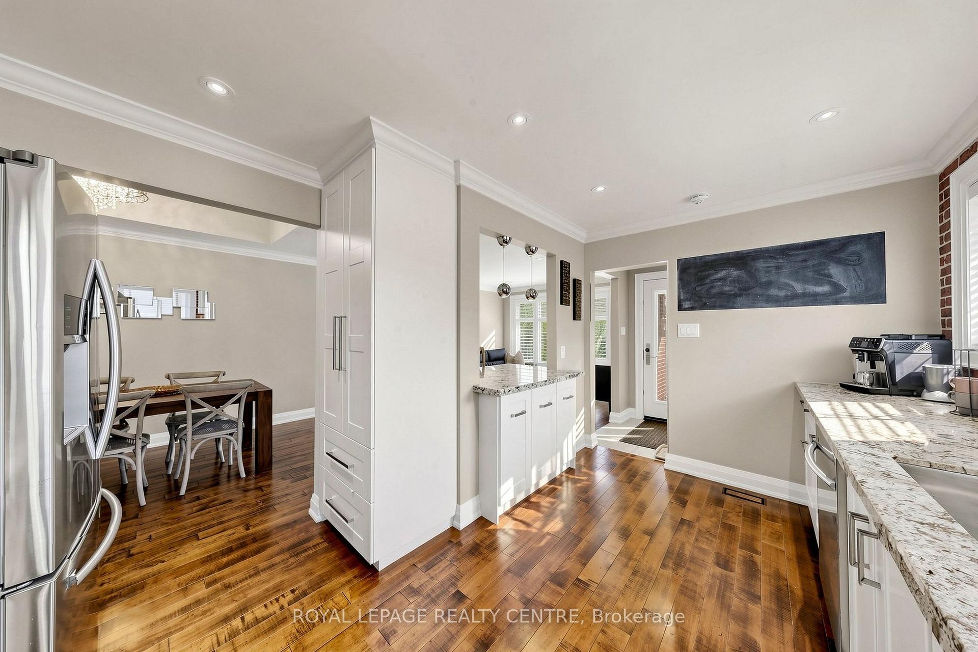Photo 7 of 1577 Sandgate Crescent, Mississauga, Clarkson — HOMEH