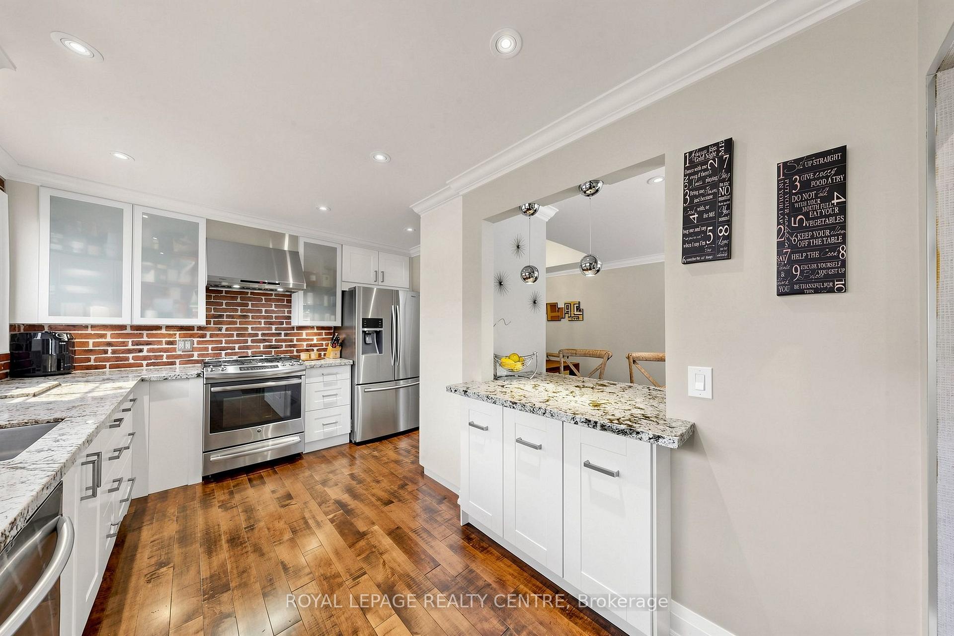 Photo 8 of 1577 Sandgate Crescent, Mississauga, Clarkson — HOMEH