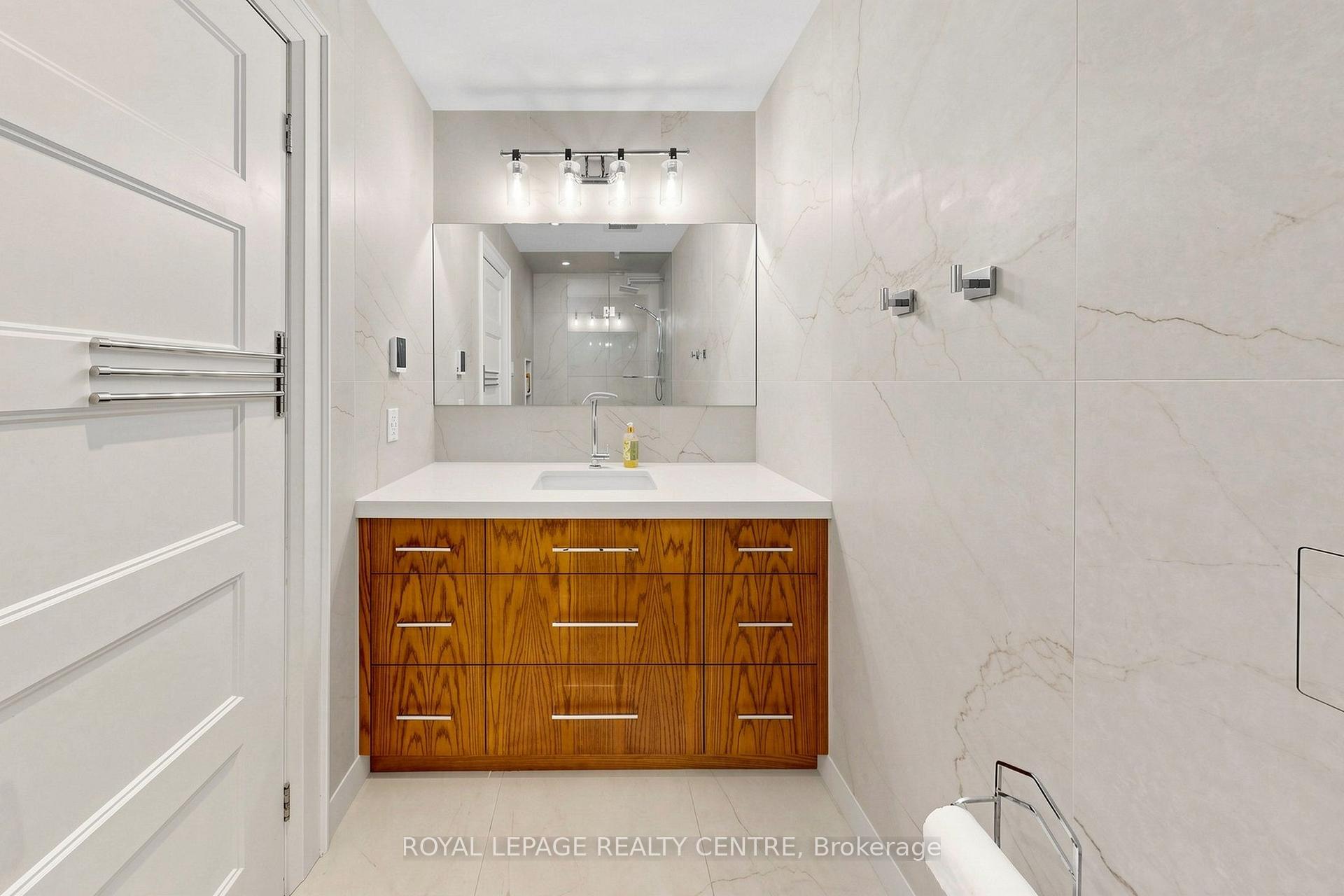 Photo 12 of 1577 Sandgate Crescent, Mississauga, Clarkson — HOMEH