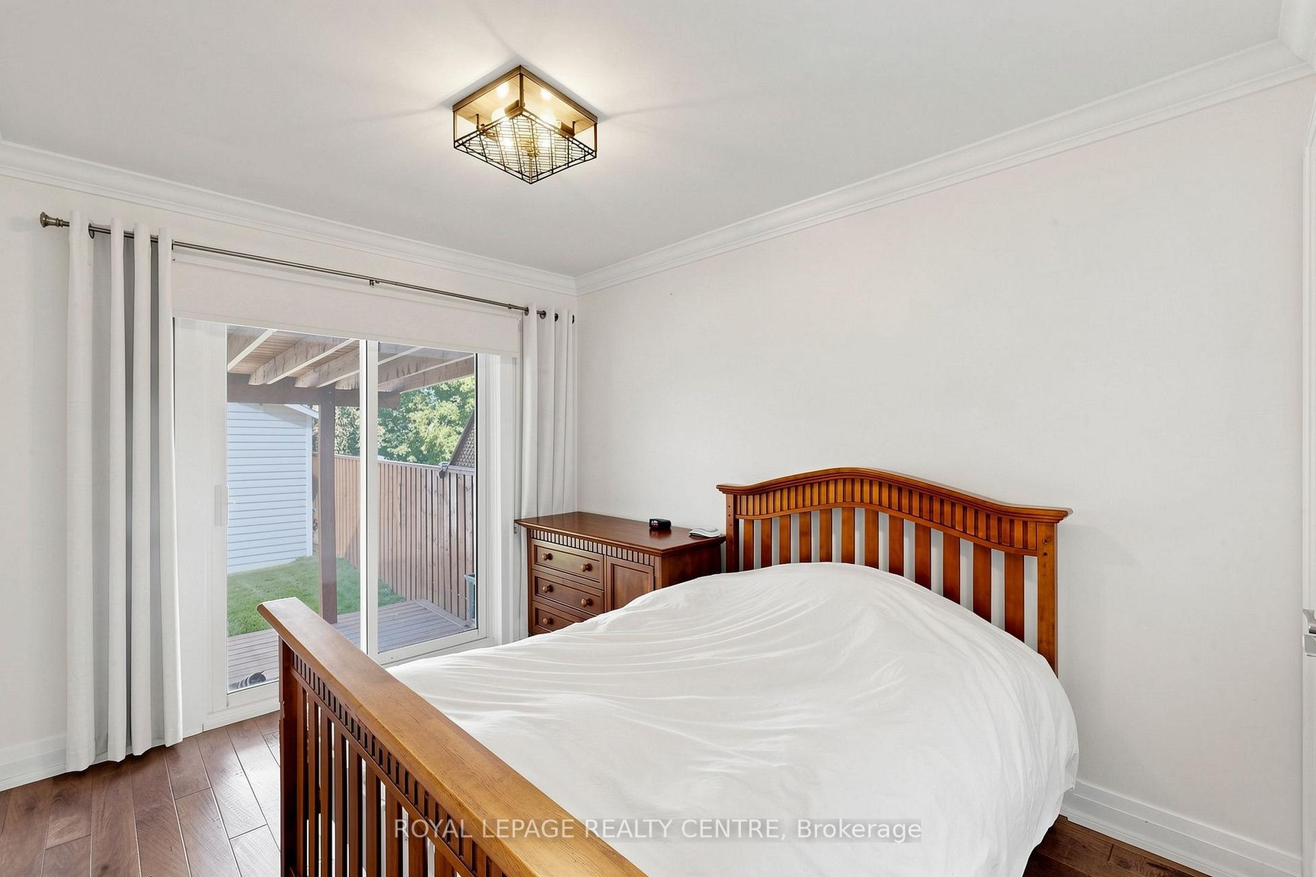 Photo 17 of 1577 Sandgate Crescent, Mississauga, Clarkson — HOMEH