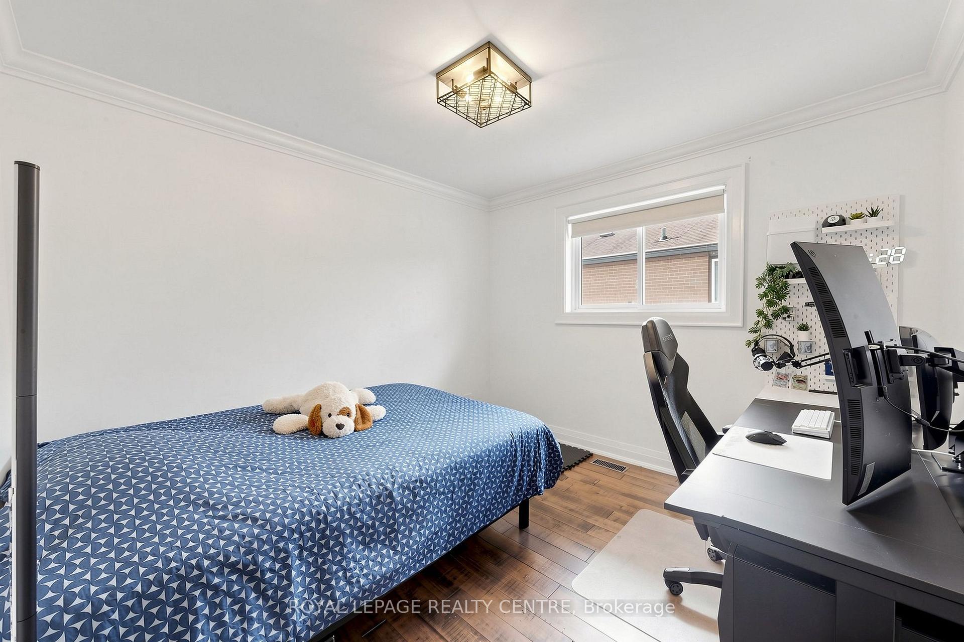 Photo 19 of 1577 Sandgate Crescent, Mississauga, Clarkson — HOMEH
