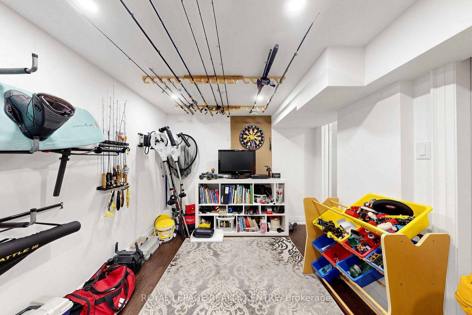 Photo 29 of 1577 Sandgate Crescent, Mississauga, Clarkson — HOMEH