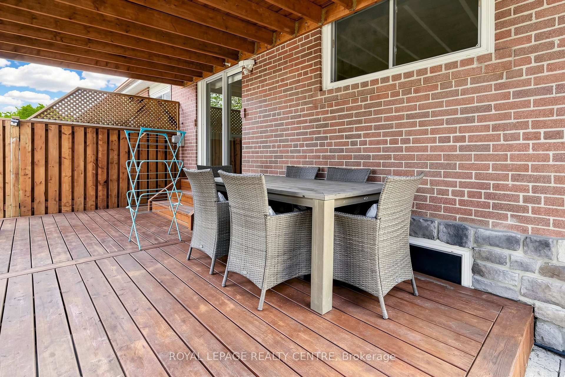 Photo 31 of 1577 Sandgate Crescent, Mississauga, Clarkson — HOMEH