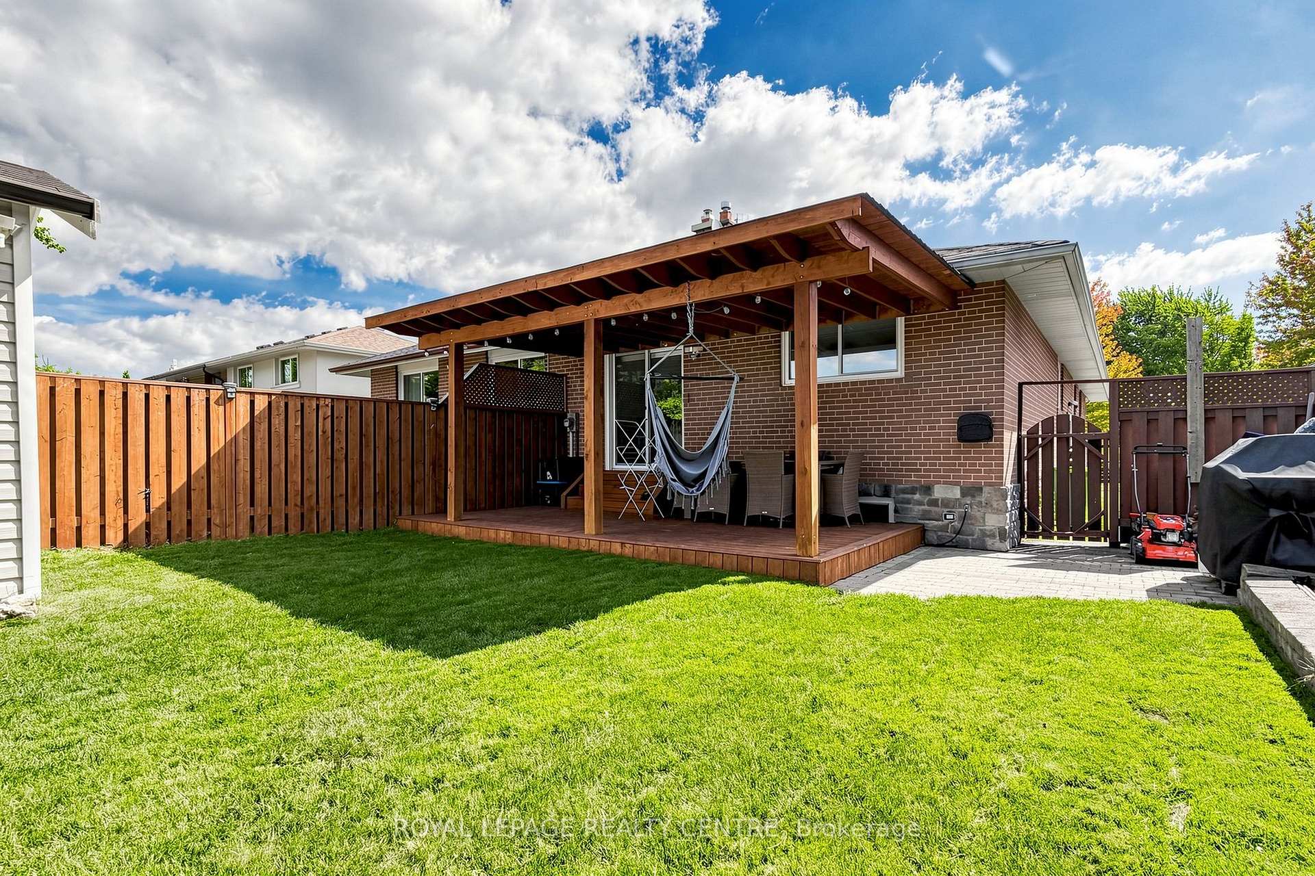 Photo 33 of 1577 Sandgate Crescent, Mississauga, Clarkson — HOMEH