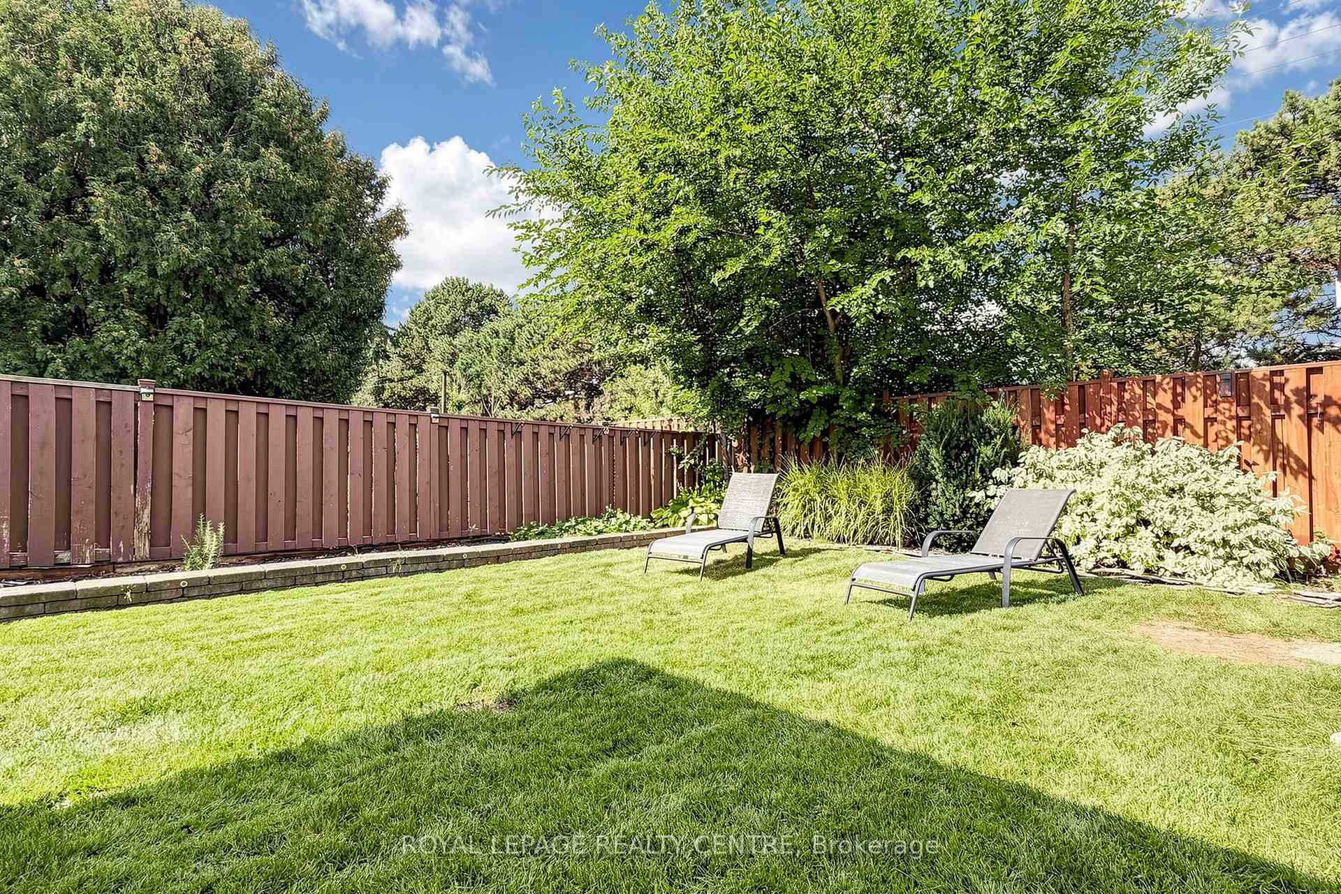 Photo 35 of 1577 Sandgate Crescent, Mississauga, Clarkson — HOMEH