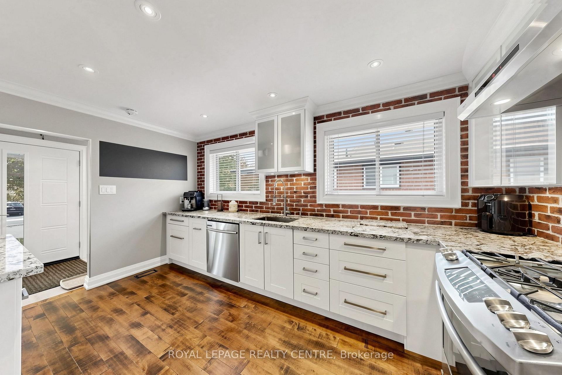 Photo 6 of 1577 Sandgate Crescent, Mississauga, Clarkson — HOMEH