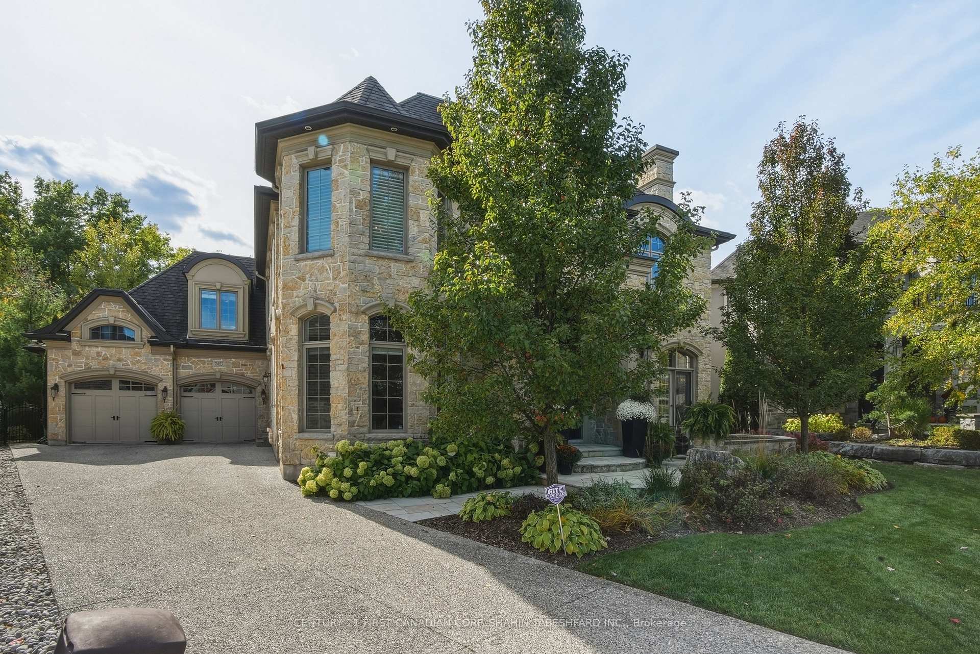 Photo 9 of 2425 Waterside Close, London, North R — HOMEH