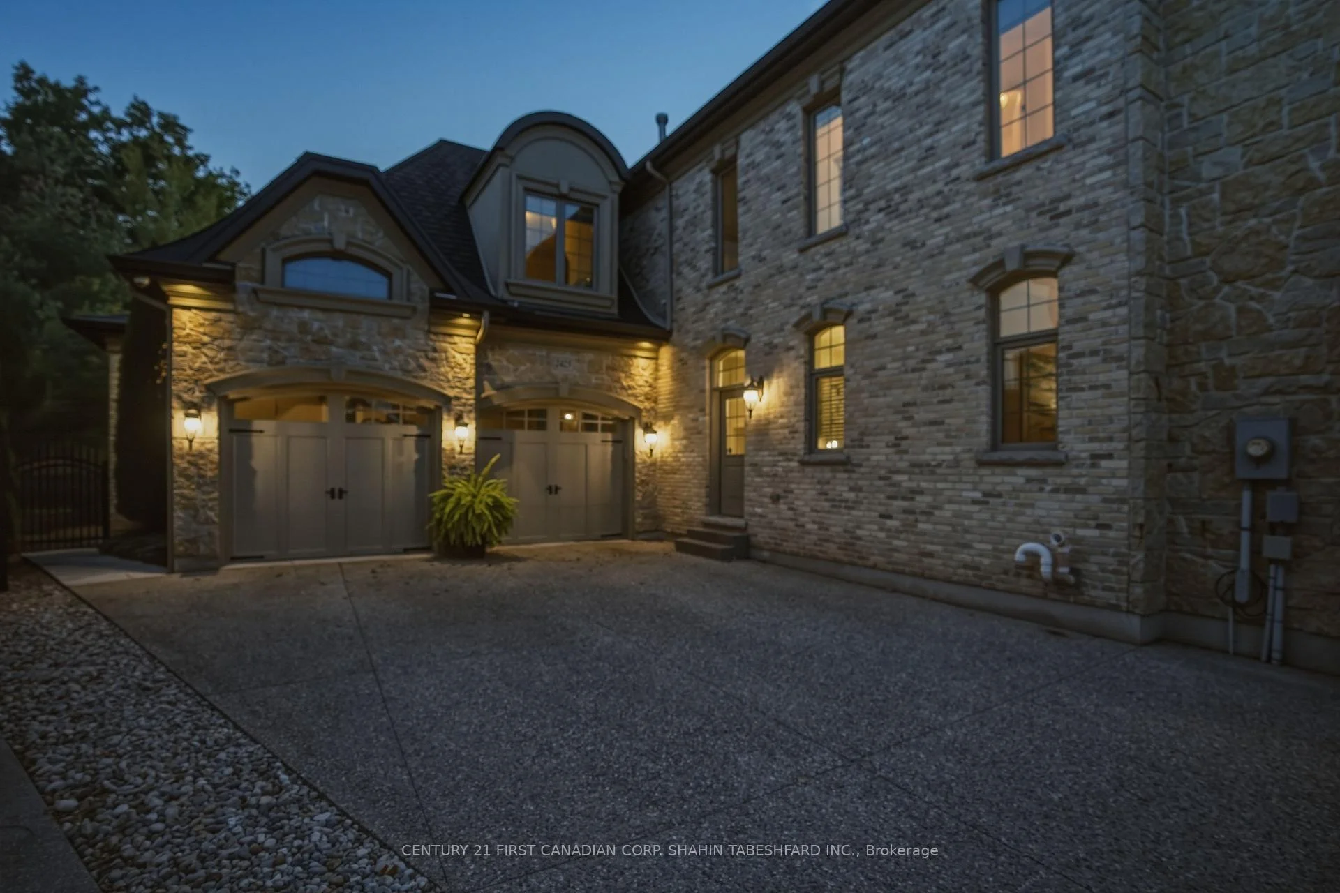 Photo 8 of 2425 Waterside Close, London, North R — HOMEH