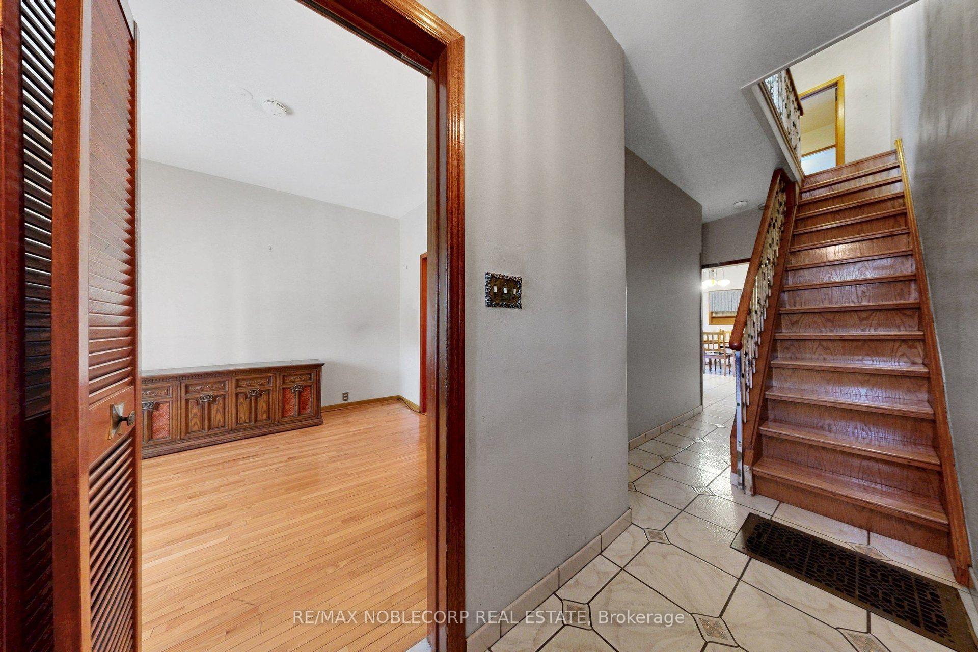Photo 6 of 36 Earlscourt Avenue, Toronto, Corso Italia-Davenport — HOMEH