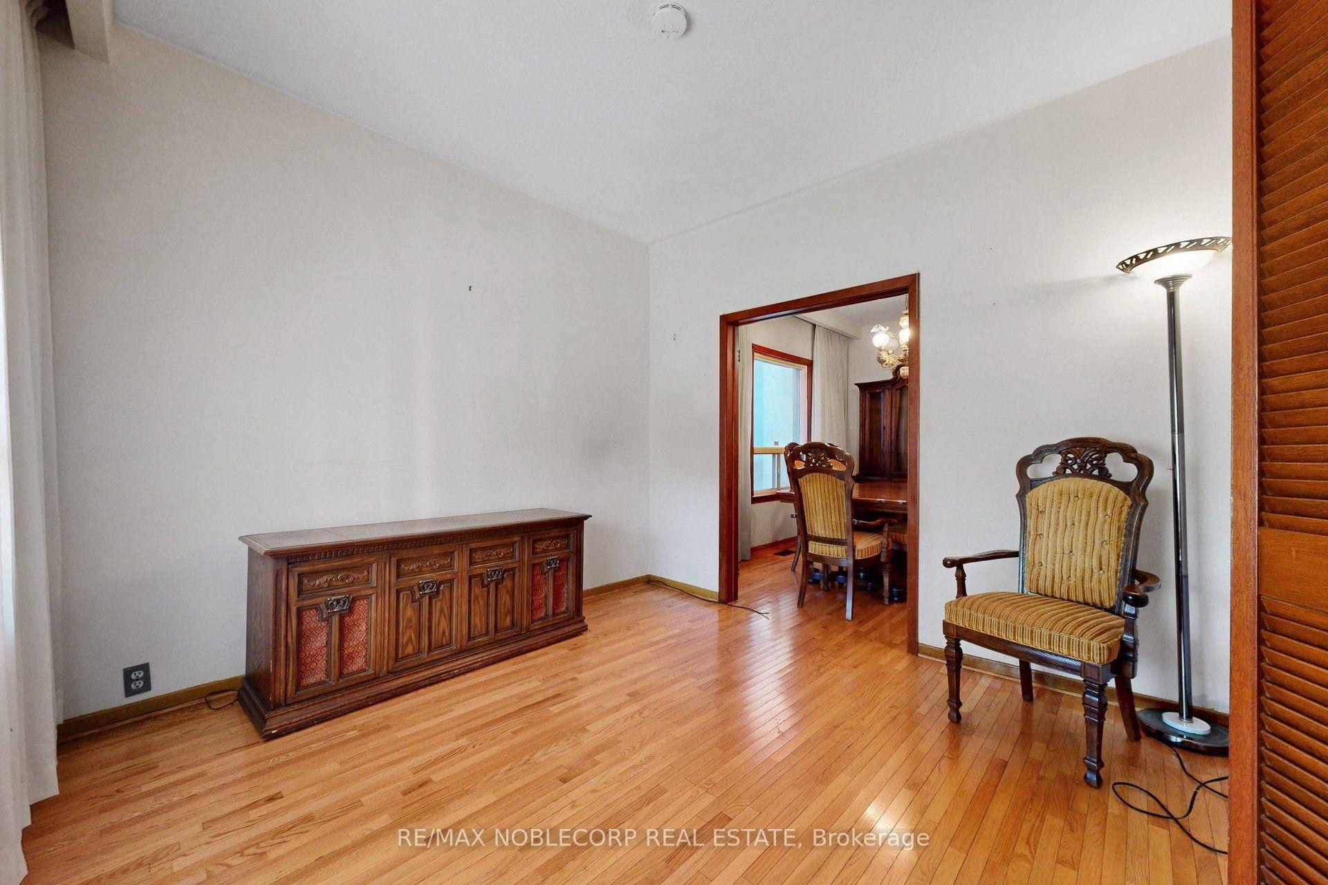 Photo 8 of 36 Earlscourt Avenue, Toronto, Corso Italia-Davenport — HOMEH
