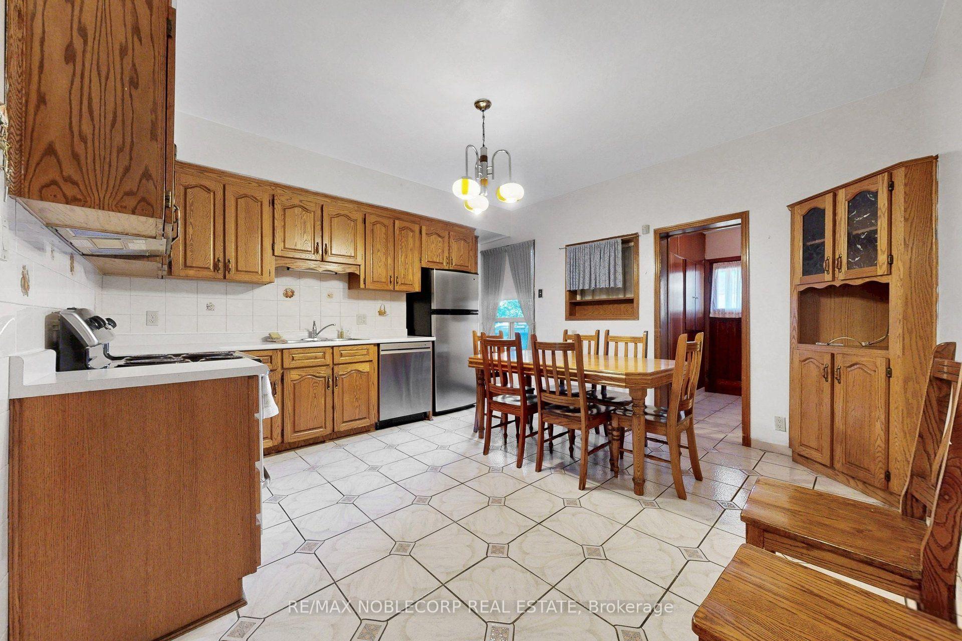 Photo 14 of 36 Earlscourt Avenue, Toronto, Corso Italia-Davenport — HOMEH