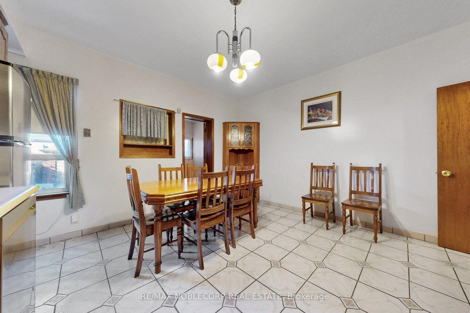 Photo 17 of 36 Earlscourt Avenue, Toronto, Corso Italia-Davenport — HOMEH