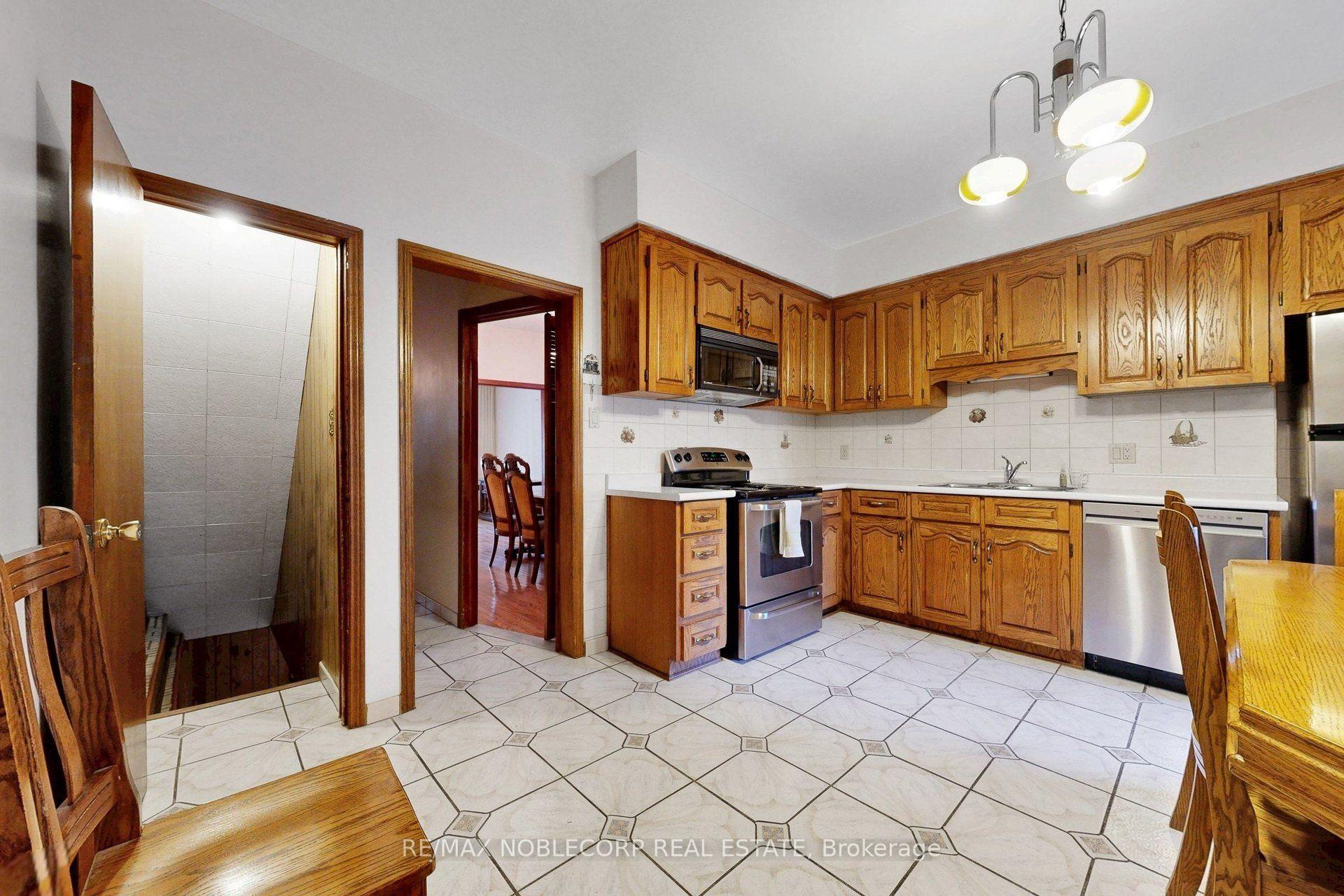 Photo 19 of 36 Earlscourt Avenue, Toronto, Corso Italia-Davenport — HOMEH