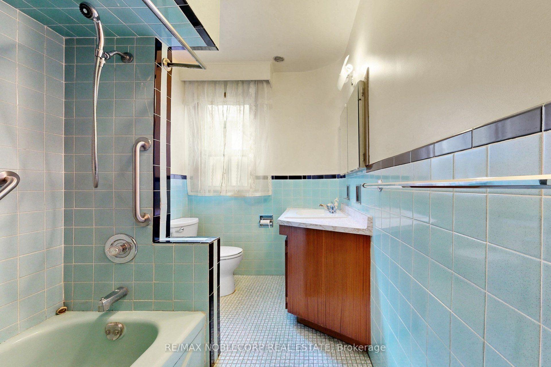 Photo 28 of 36 Earlscourt Avenue, Toronto, Corso Italia-Davenport — HOMEH