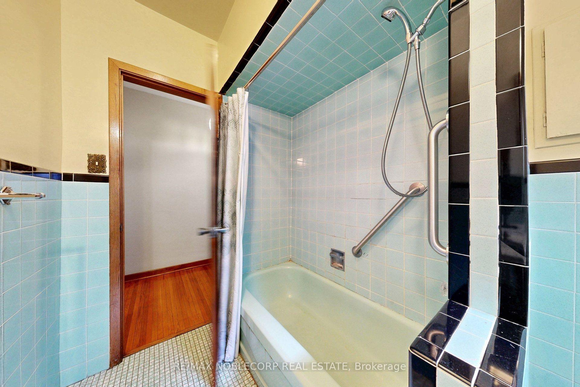 Photo 29 of 36 Earlscourt Avenue, Toronto, Corso Italia-Davenport — HOMEH