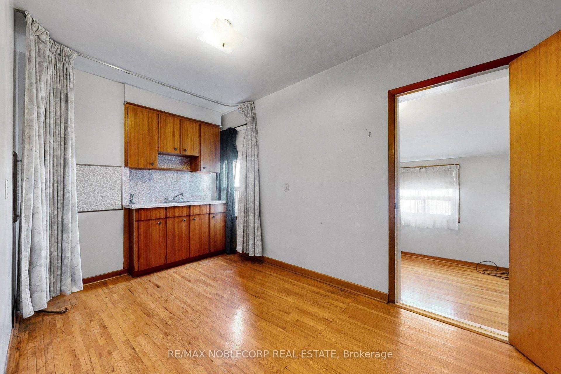 Photo 30 of 36 Earlscourt Avenue, Toronto, Corso Italia-Davenport — HOMEH