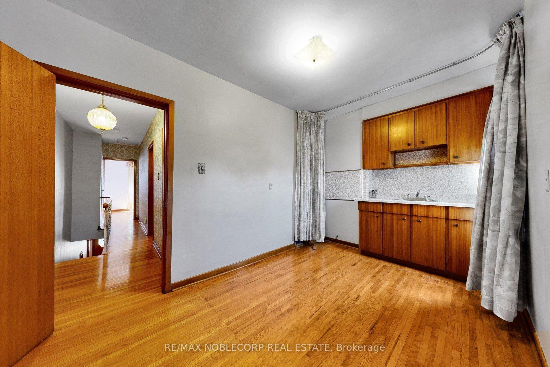 Photo 31 of 36 Earlscourt Avenue, Toronto, Corso Italia-Davenport — HOMEH