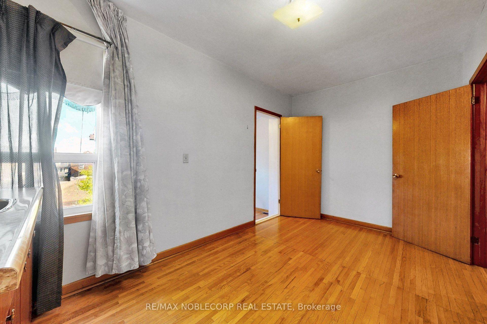 Photo 32 of 36 Earlscourt Avenue, Toronto, Corso Italia-Davenport — HOMEH