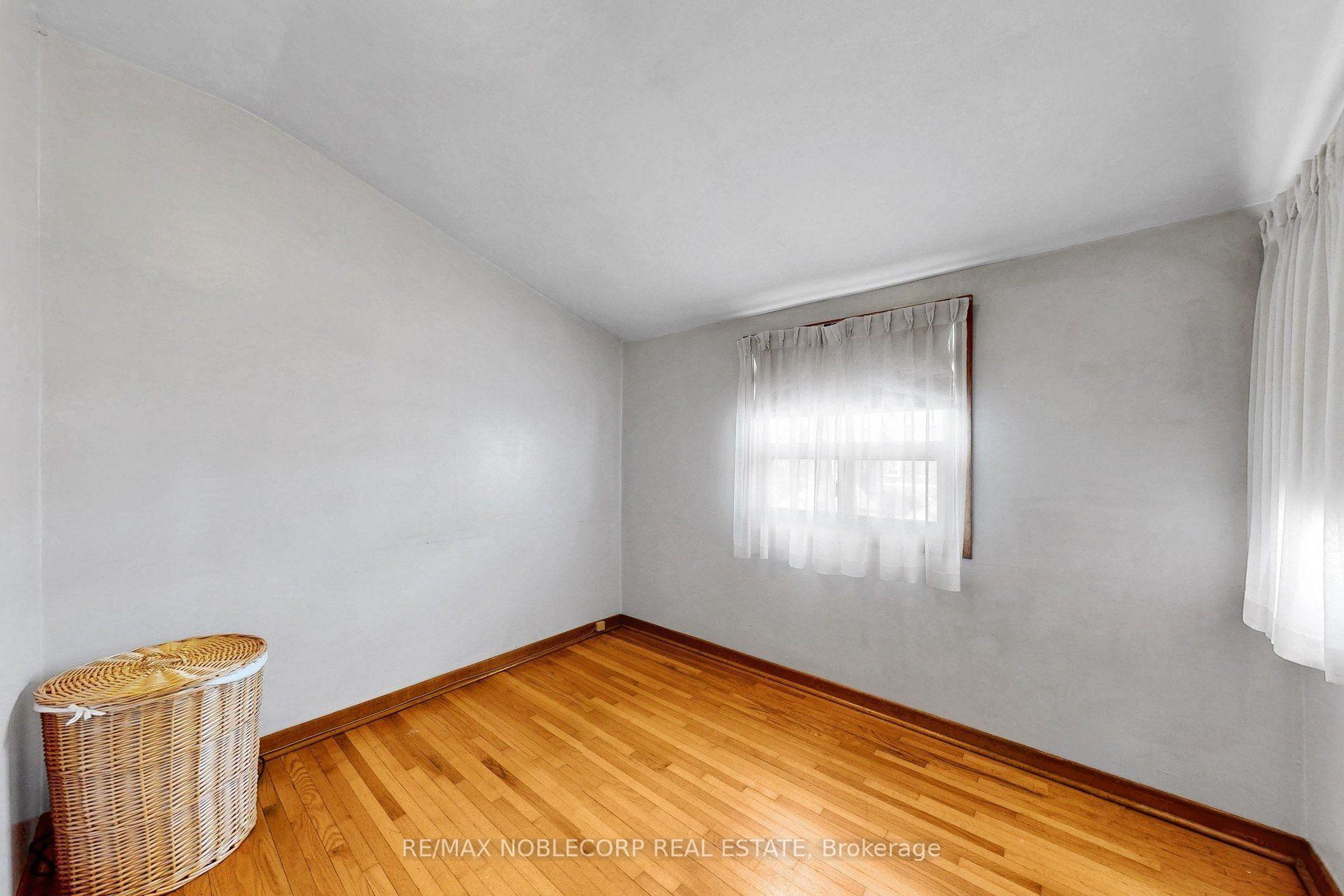 Photo 33 of 36 Earlscourt Avenue, Toronto, Corso Italia-Davenport — HOMEH
