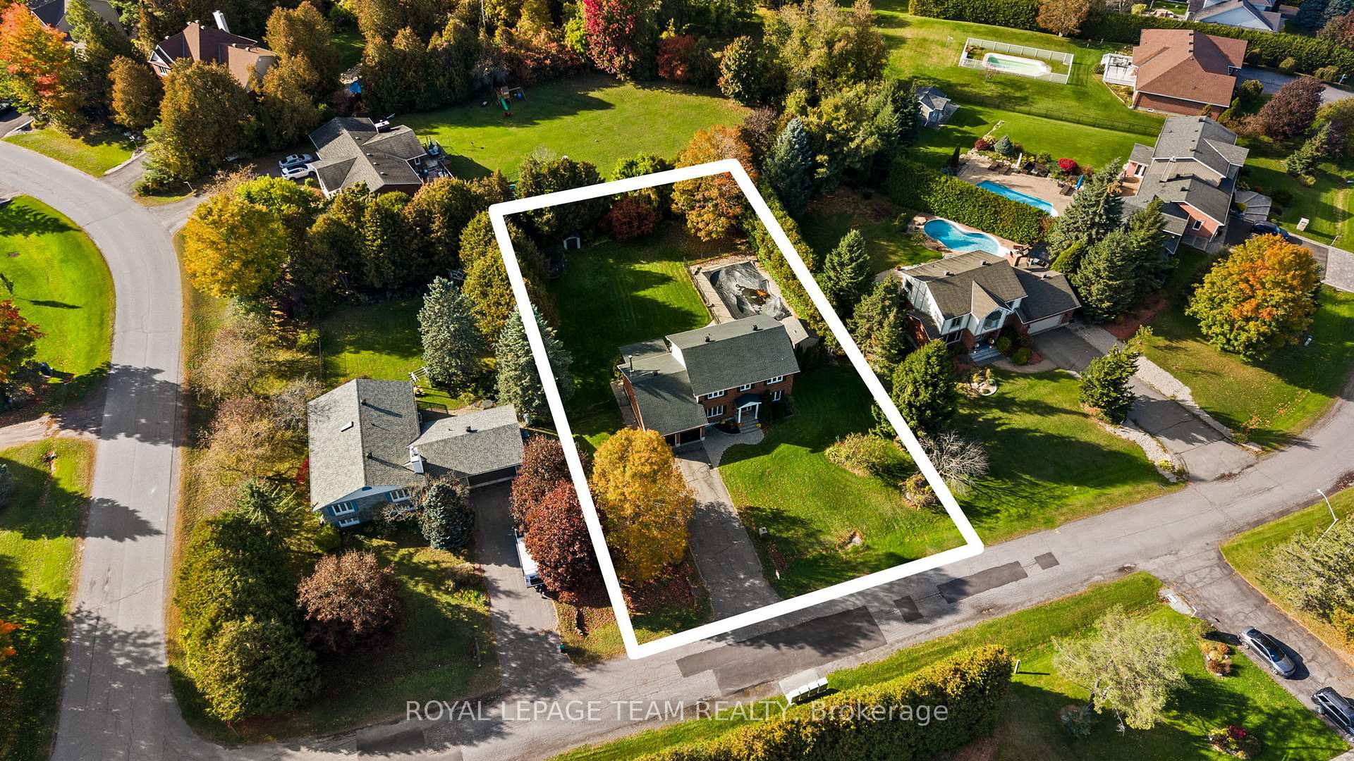 Photo 3 of 1366 Cornfield Crescent, Ottawa, Greely — HOMEH