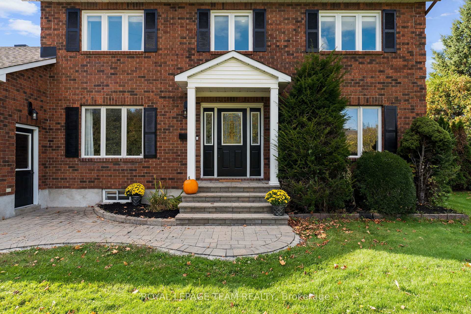 Photo 5 of 1366 Cornfield Crescent, Ottawa, Greely — HOMEH