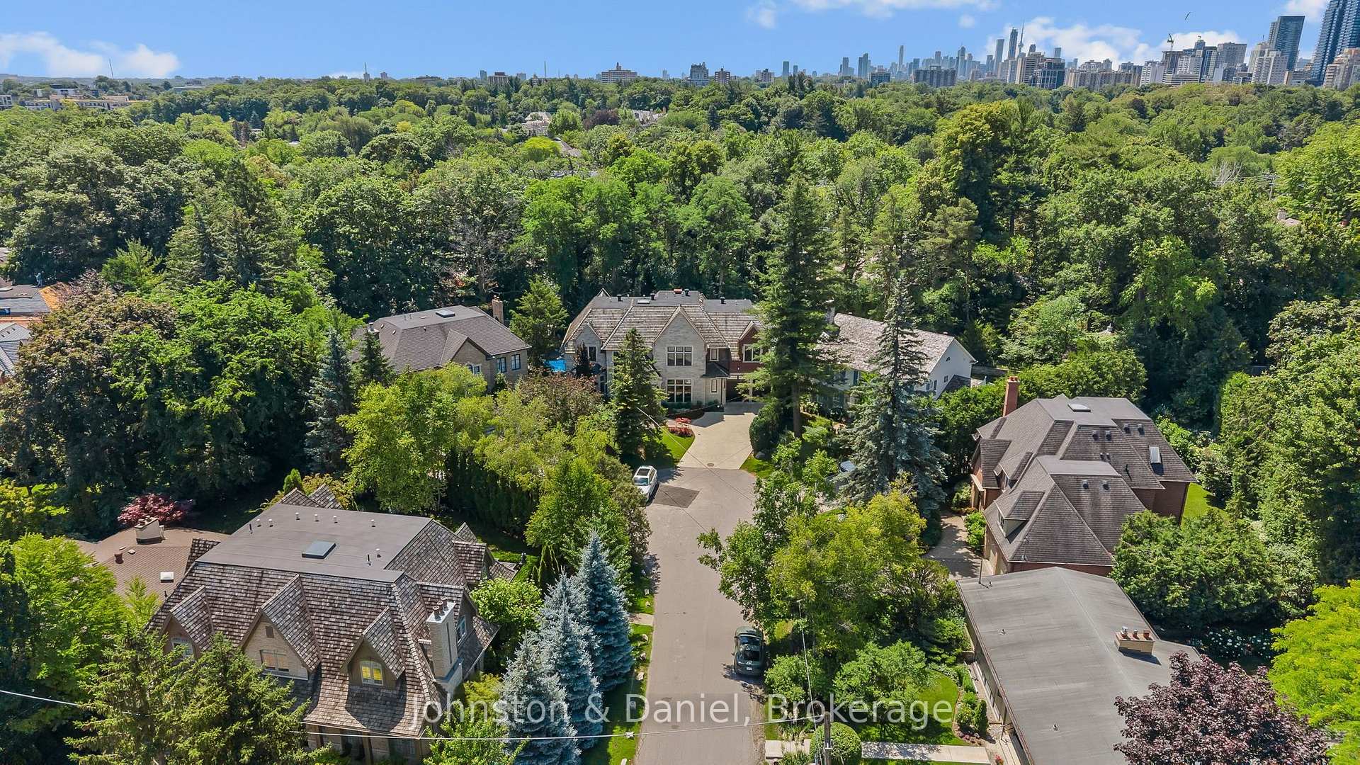 Photo 2 of 5 Pine Forest Road, North York, Bridle Path-Sunnybrook-York Mills — HOMEH