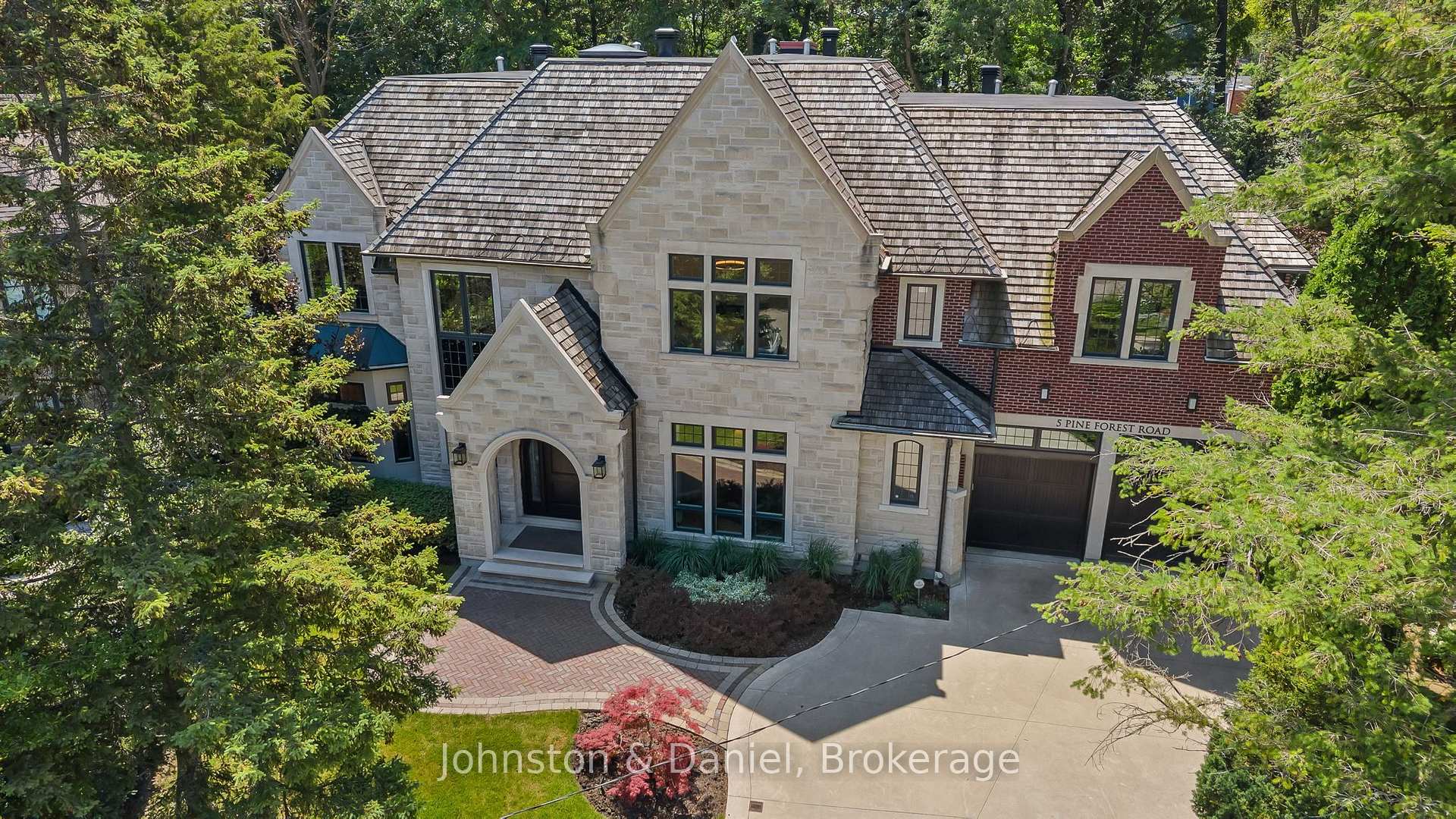 Photo 3 of 5 Pine Forest Road, North York, Bridle Path-Sunnybrook-York Mills — HOMEH