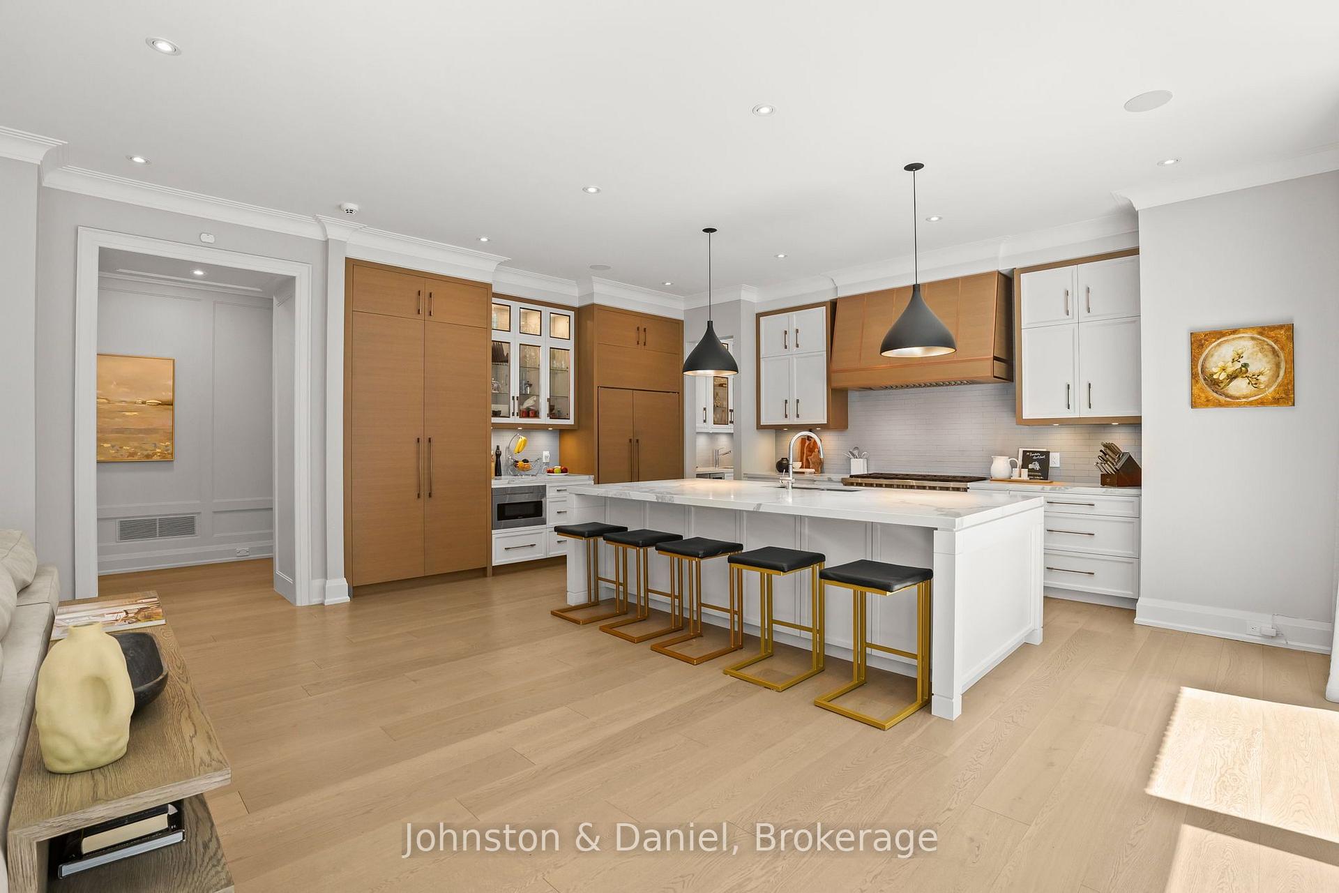Photo 11 of 5 Pine Forest Road, North York, Bridle Path-Sunnybrook-York Mills — HOMEH