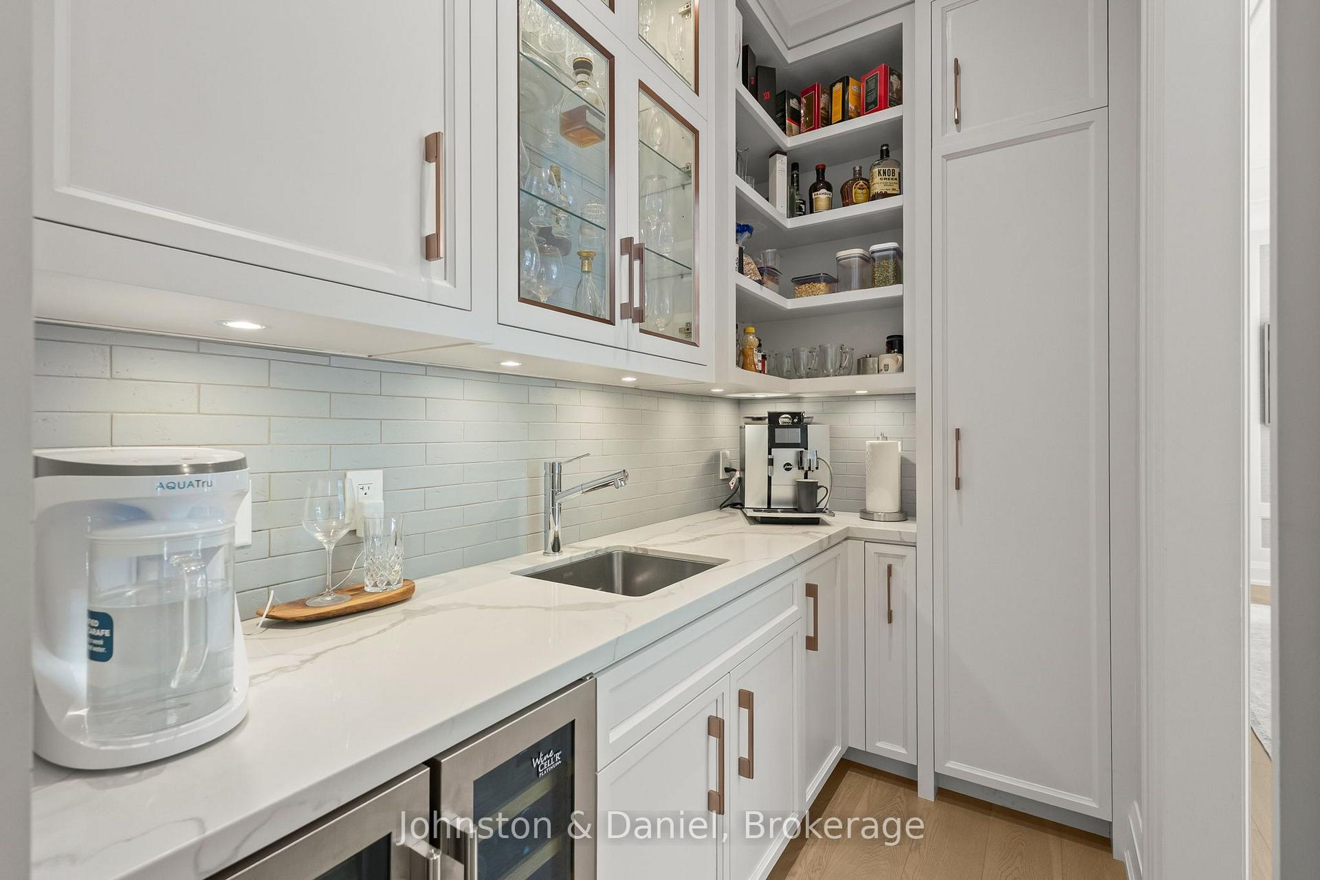 Photo 12 of 5 Pine Forest Road, North York, Bridle Path-Sunnybrook-York Mills — HOMEH