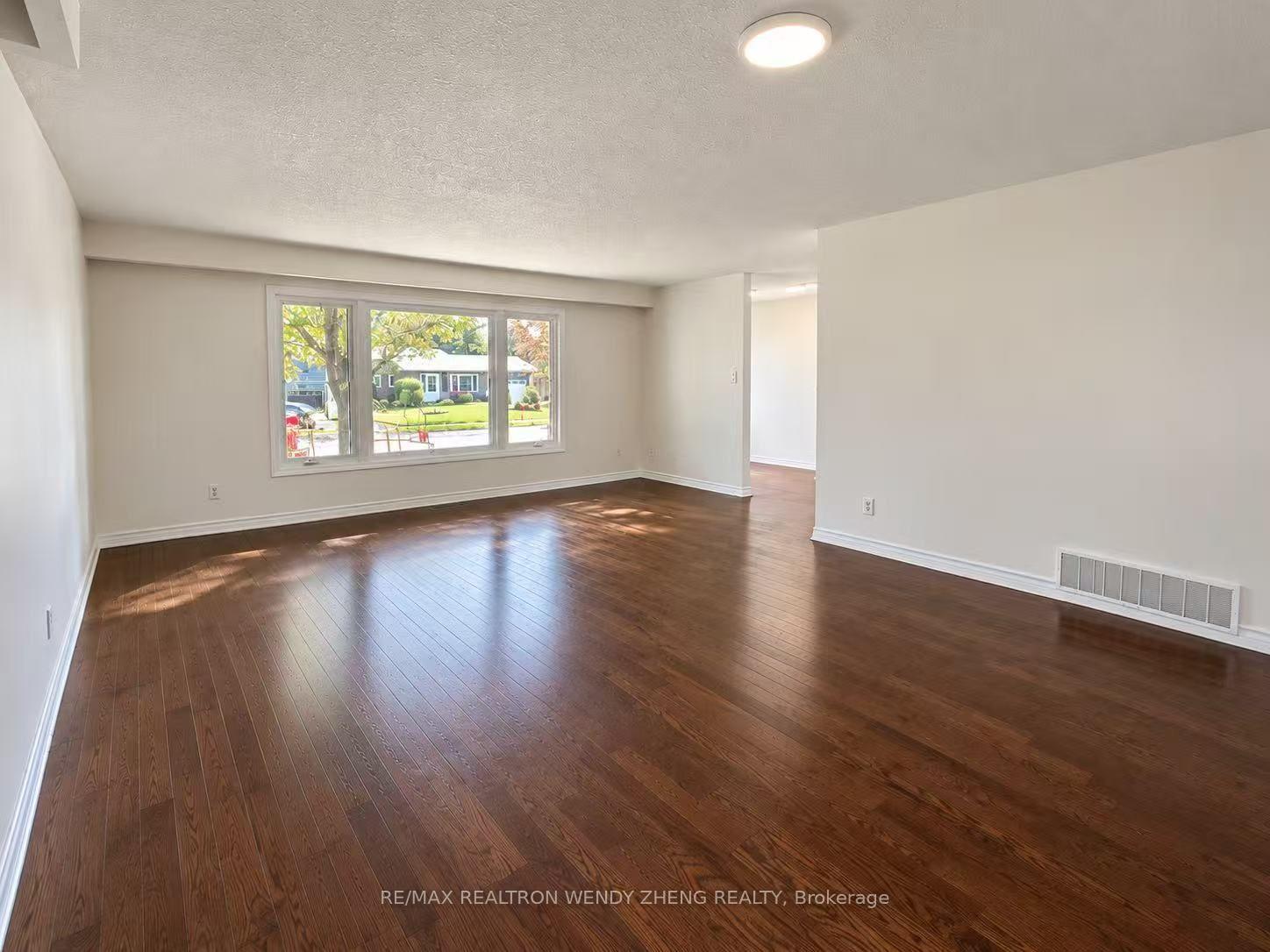 Photo 4 of Unit Main, 16 Sir Constantine Drive, Markham, Markham Village — HOMEH