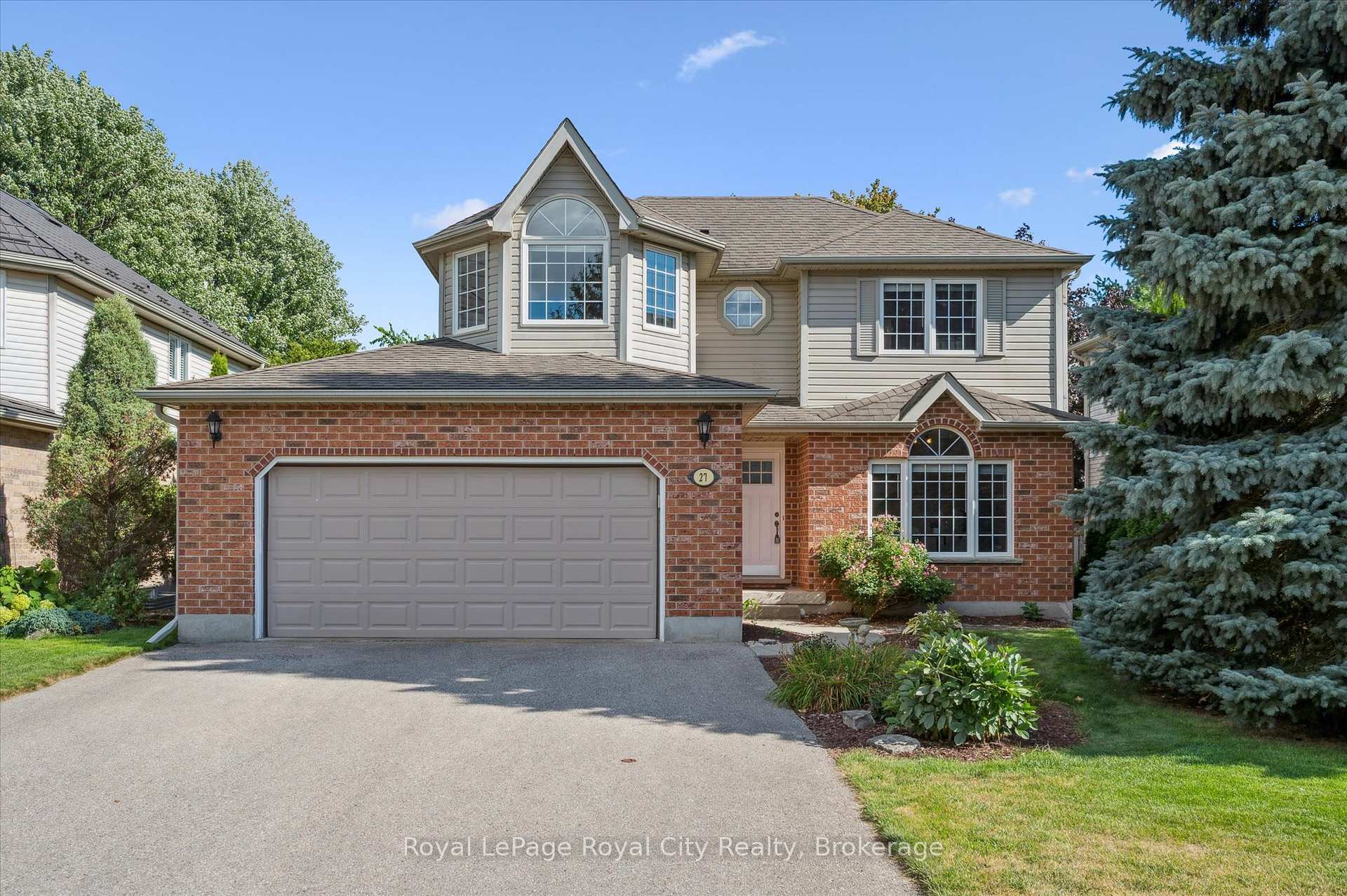 Photo of 27 Oakridge Crescent