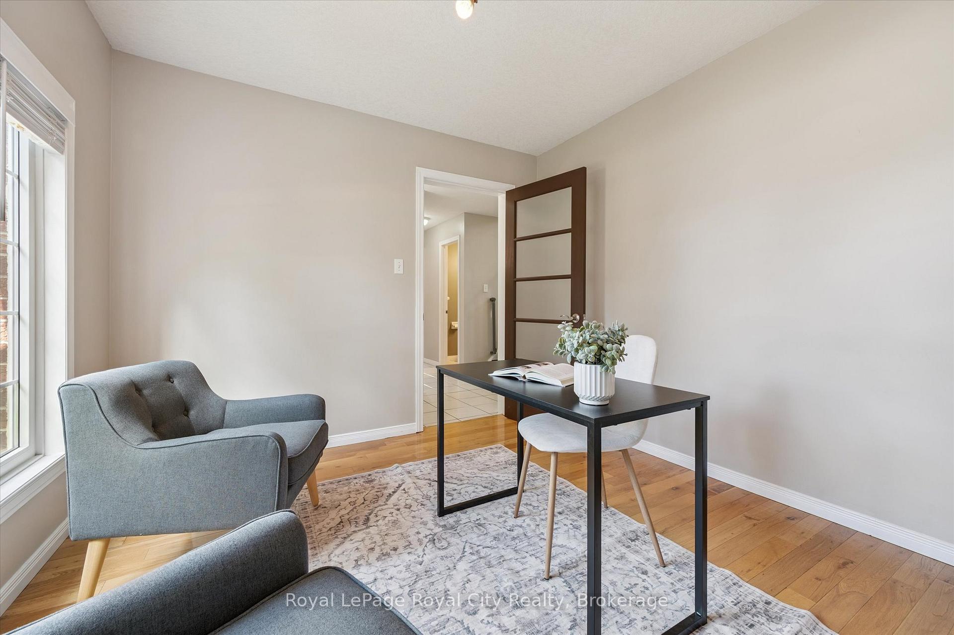 Photo 7 of 27 Oakridge Crescent, Guelph, Pineridge/Westminster Woods — HOMEH