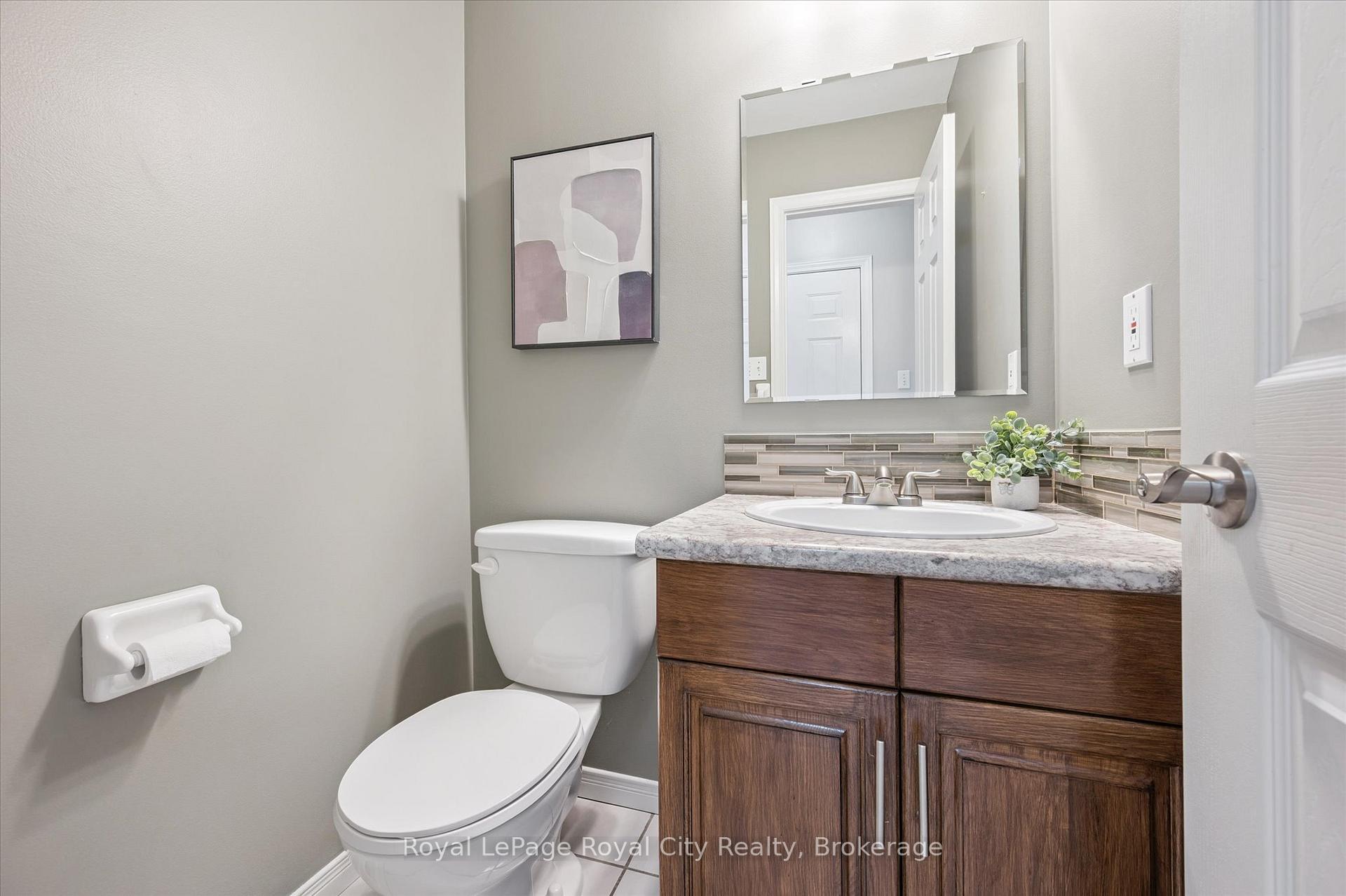 Photo 8 of 27 Oakridge Crescent, Guelph, Pineridge/Westminster Woods — HOMEH