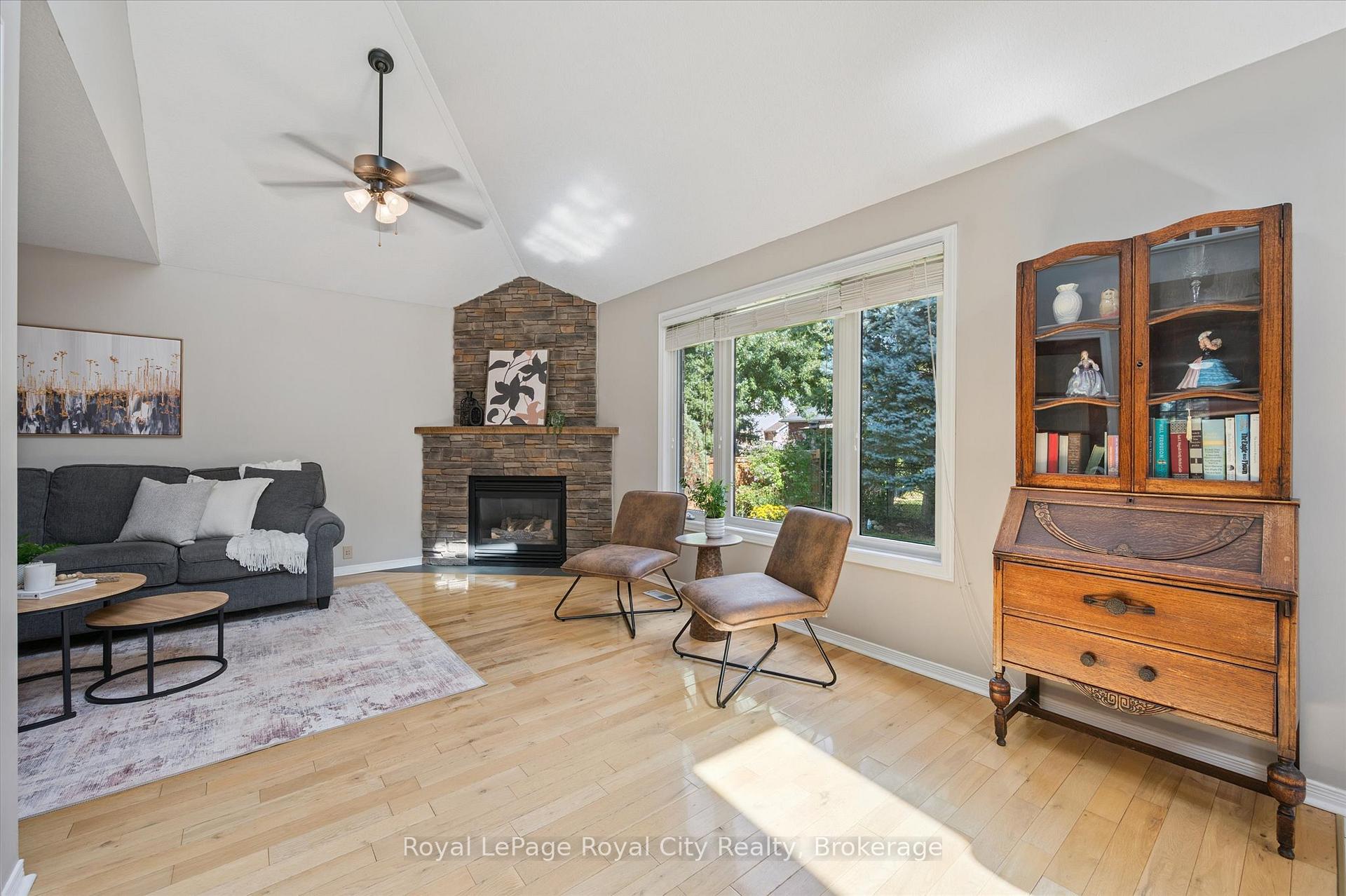Photo 10 of 27 Oakridge Crescent, Guelph, Pineridge/Westminster Woods — HOMEH