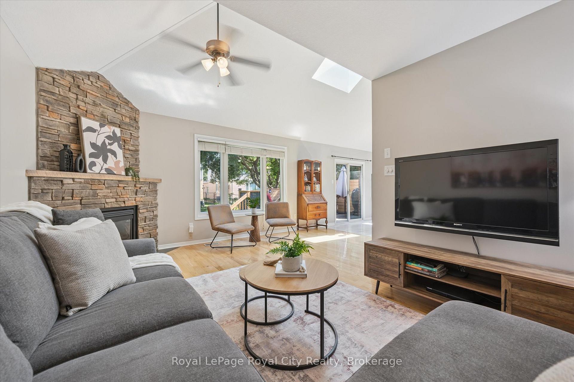 Photo 13 of 27 Oakridge Crescent, Guelph, Pineridge/Westminster Woods — HOMEH