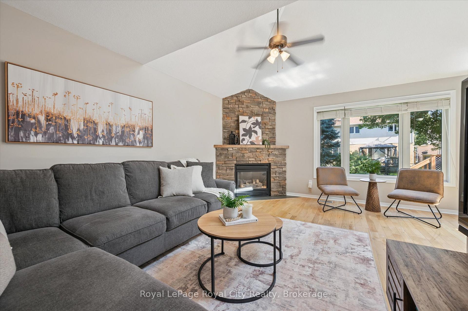 Photo 14 of 27 Oakridge Crescent, Guelph, Pineridge/Westminster Woods — HOMEH