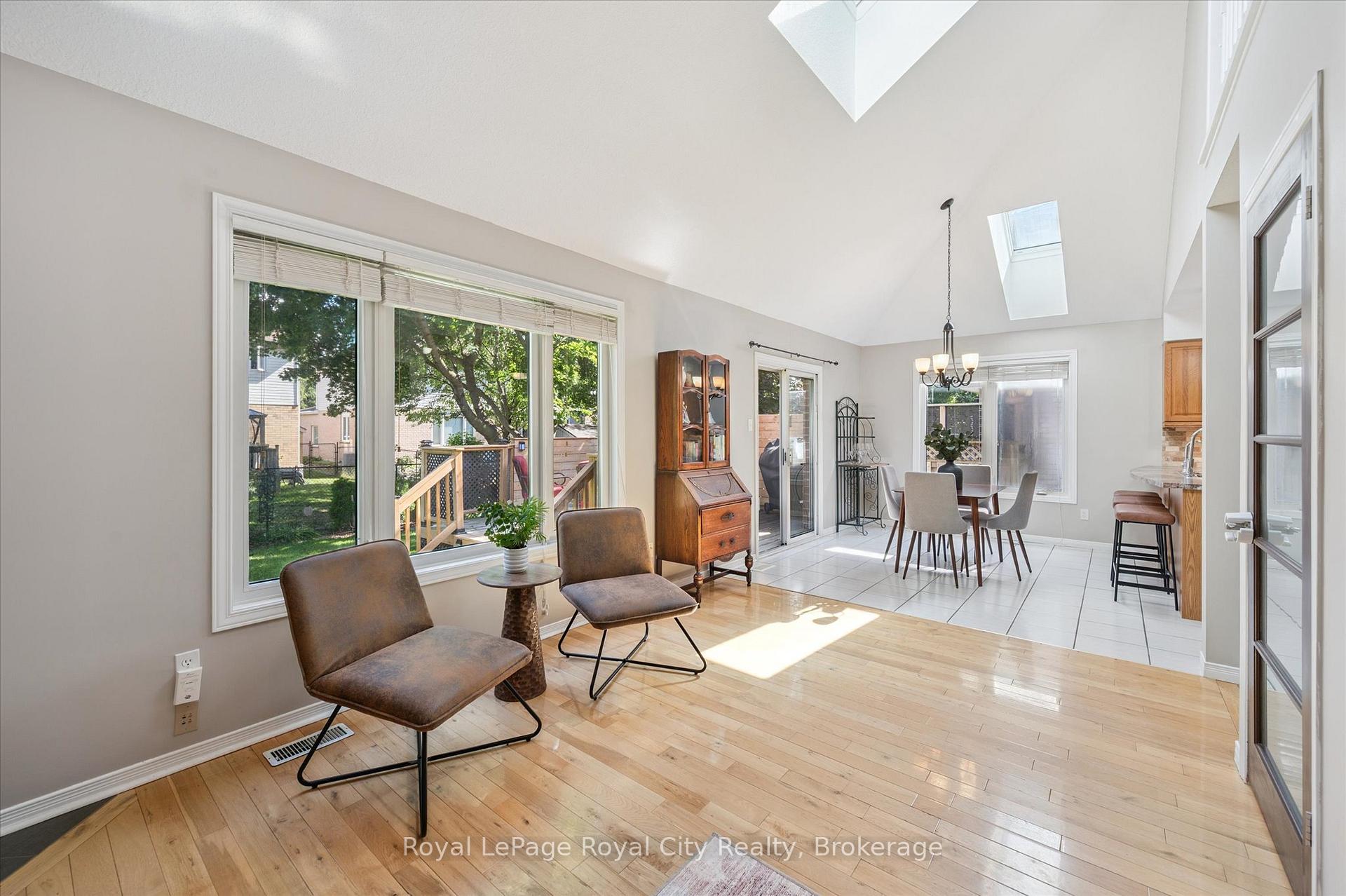 Photo 15 of 27 Oakridge Crescent, Guelph, Pineridge/Westminster Woods — HOMEH