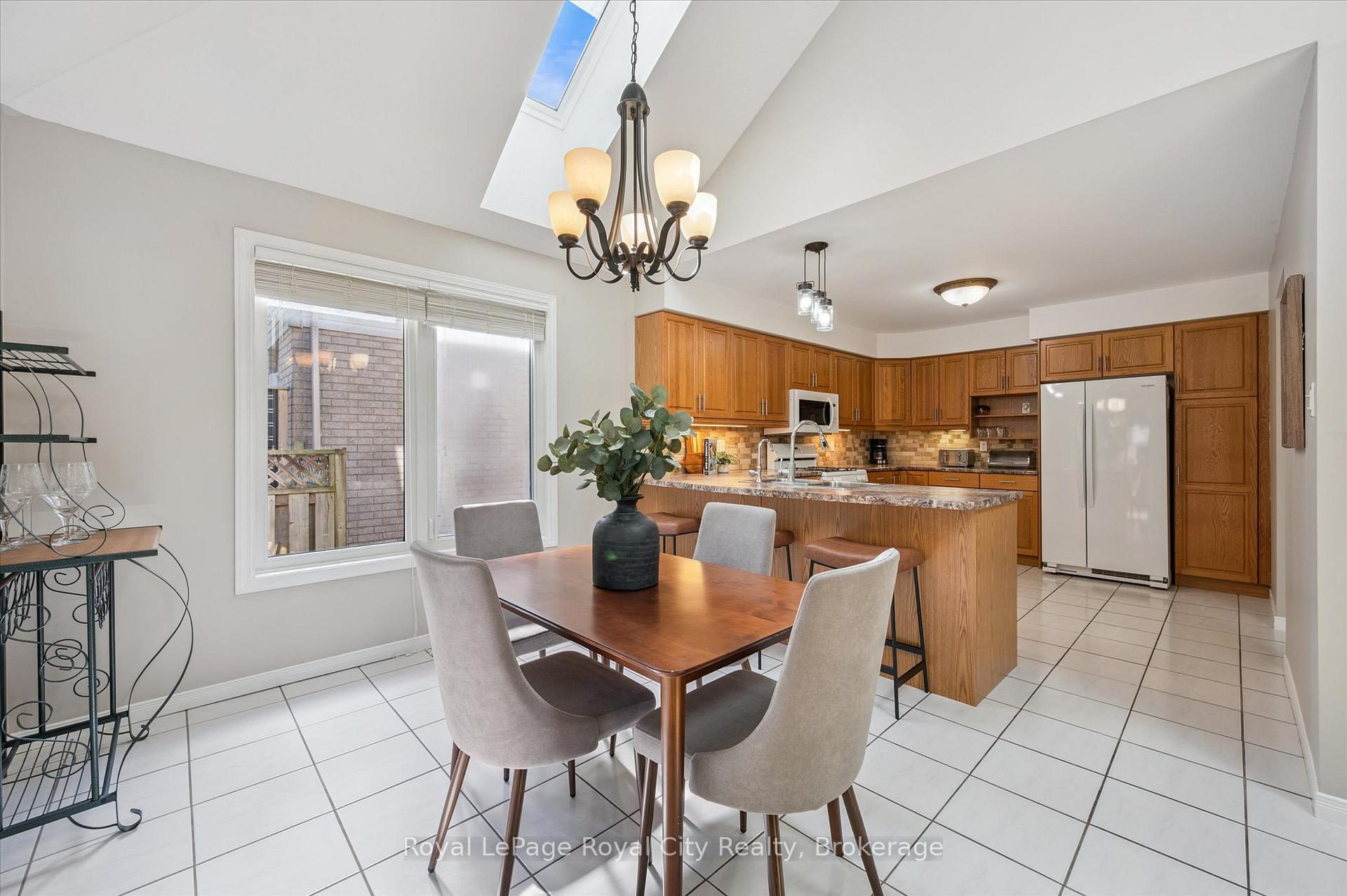 Photo 17 of 27 Oakridge Crescent, Guelph, Pineridge/Westminster Woods — HOMEH