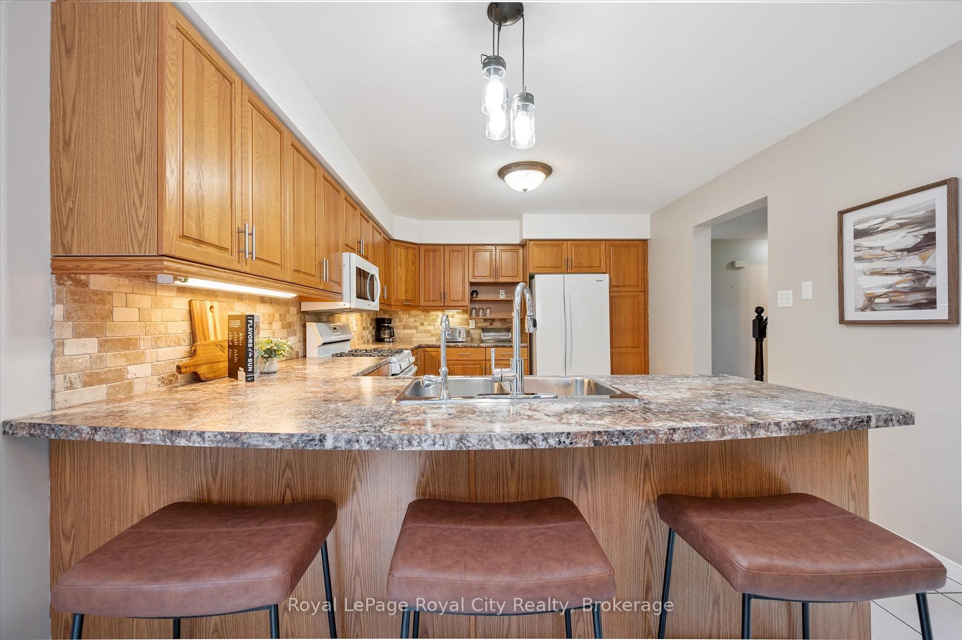 Photo 18 of 27 Oakridge Crescent, Guelph, Pineridge/Westminster Woods — HOMEH
