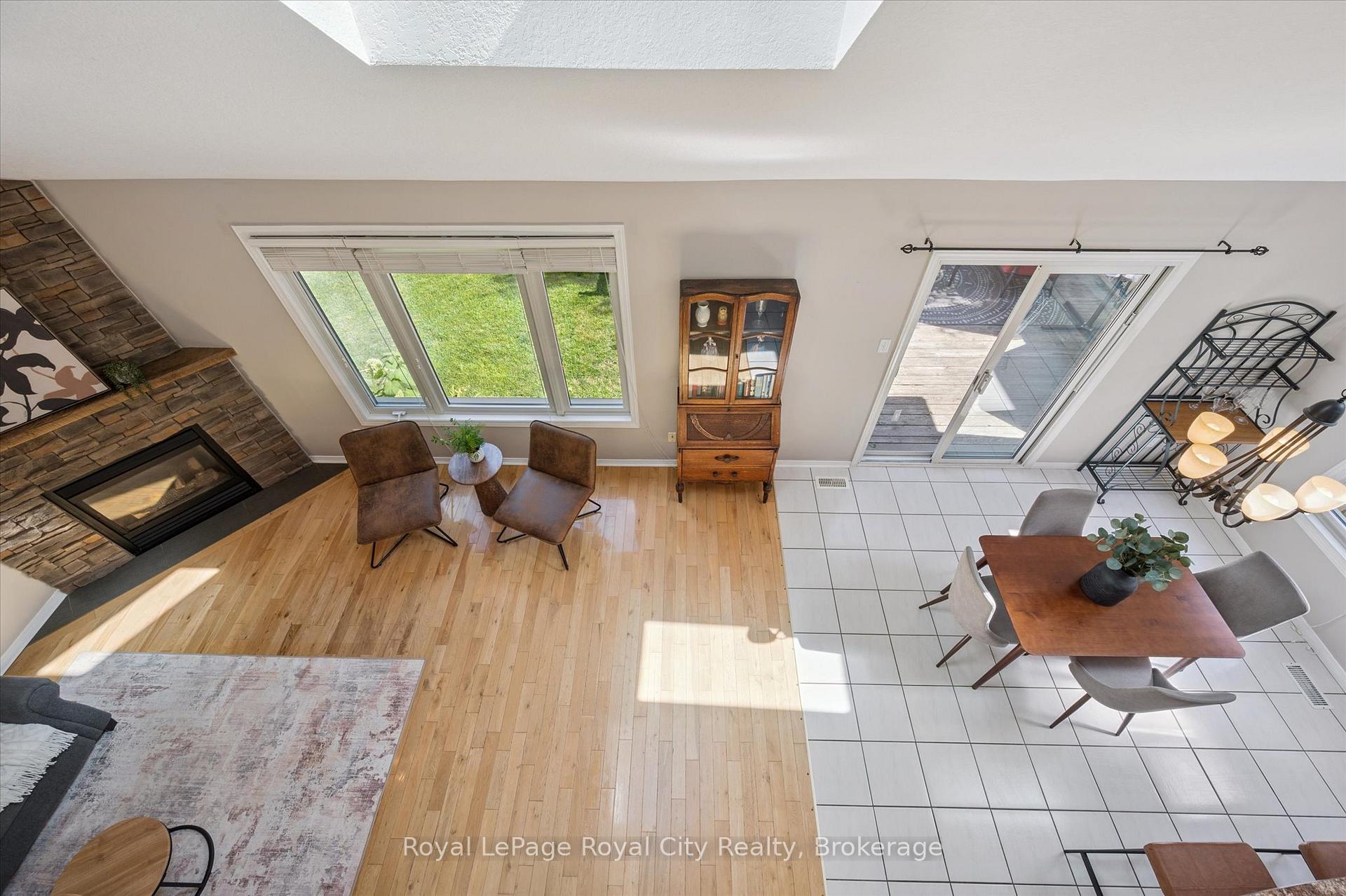 Photo 23 of 27 Oakridge Crescent, Guelph, Pineridge/Westminster Woods — HOMEH