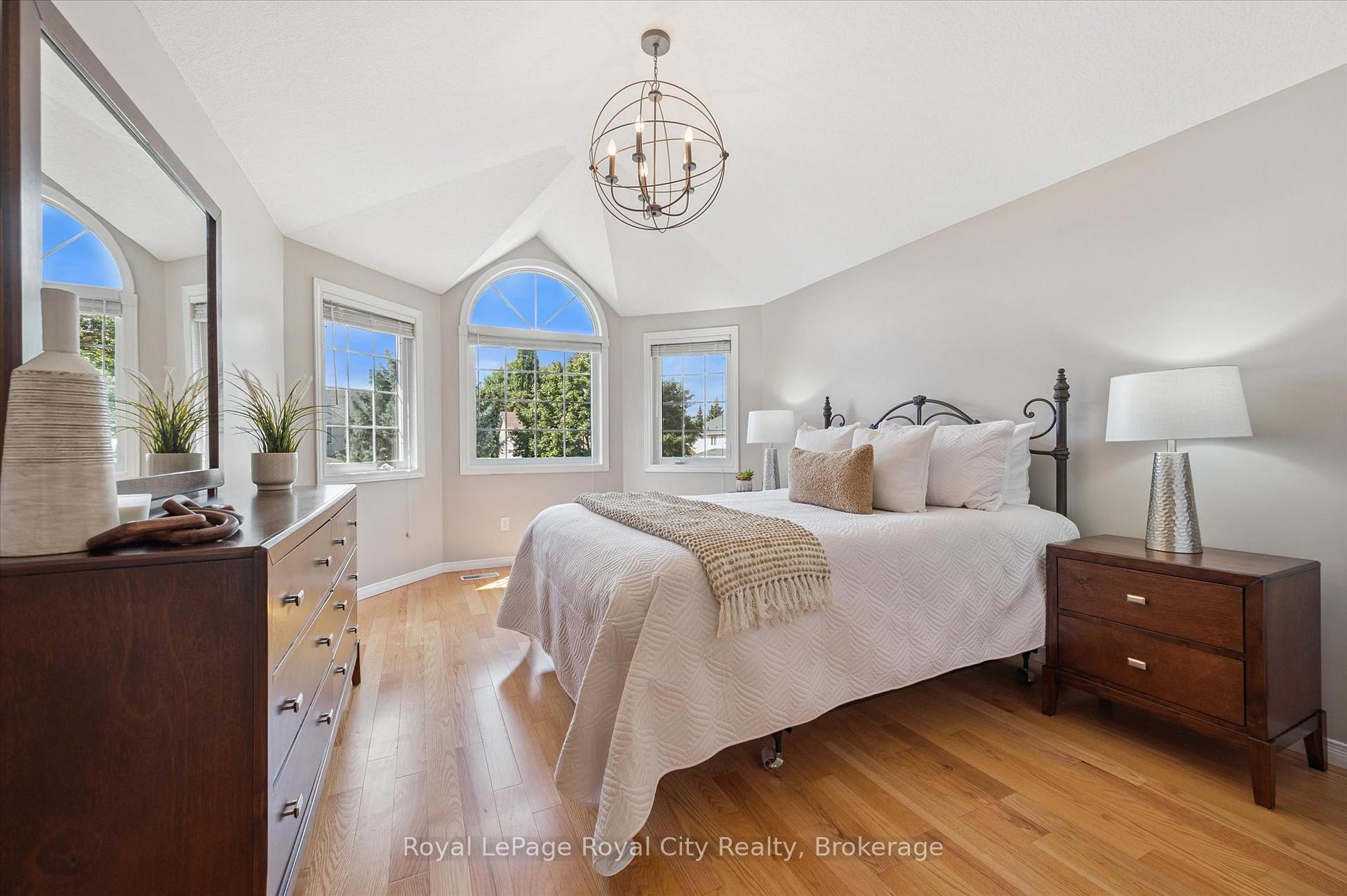 Photo 25 of 27 Oakridge Crescent, Guelph, Pineridge/Westminster Woods — HOMEH