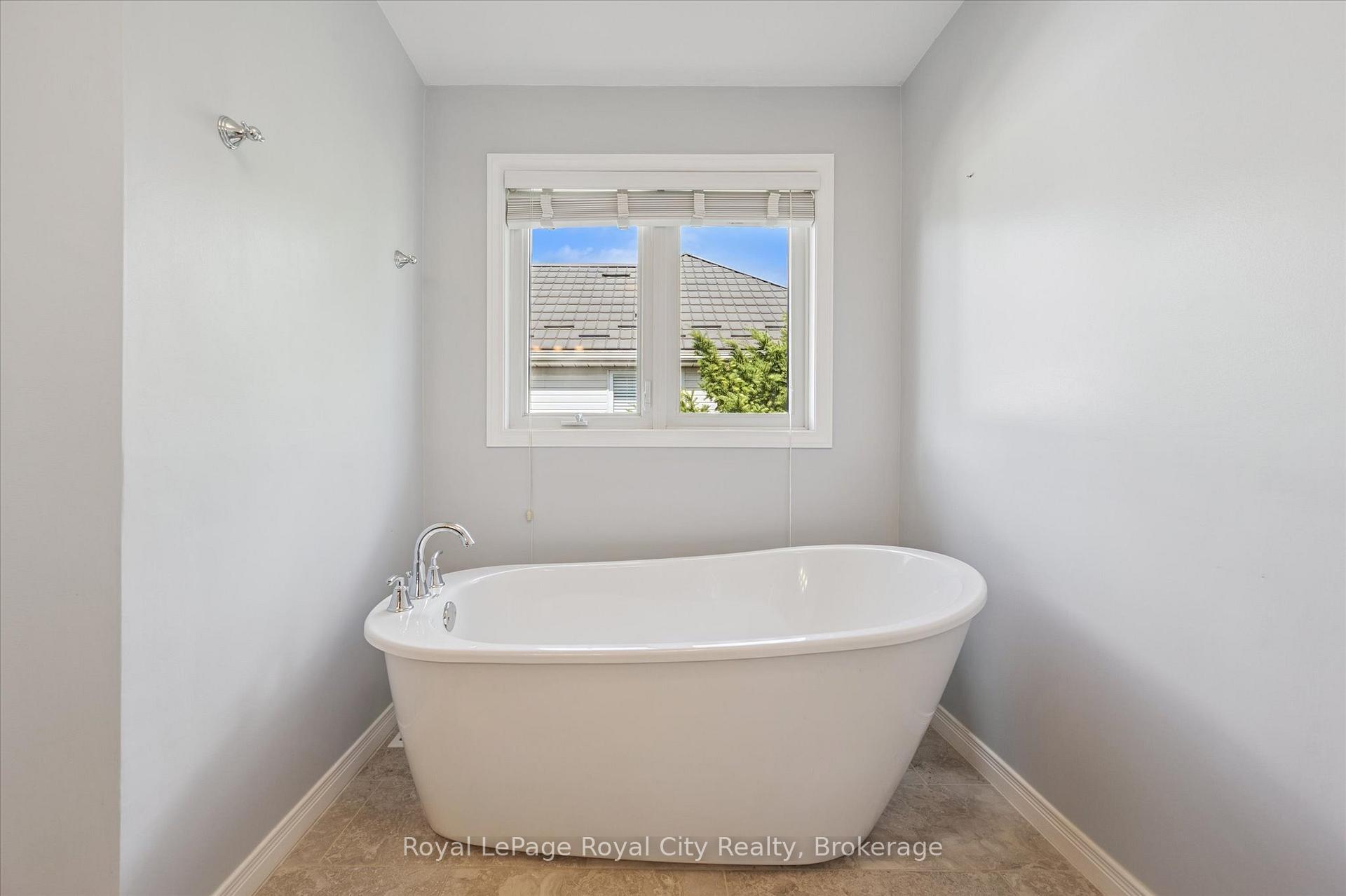 Photo 29 of 27 Oakridge Crescent, Guelph, Pineridge/Westminster Woods — HOMEH