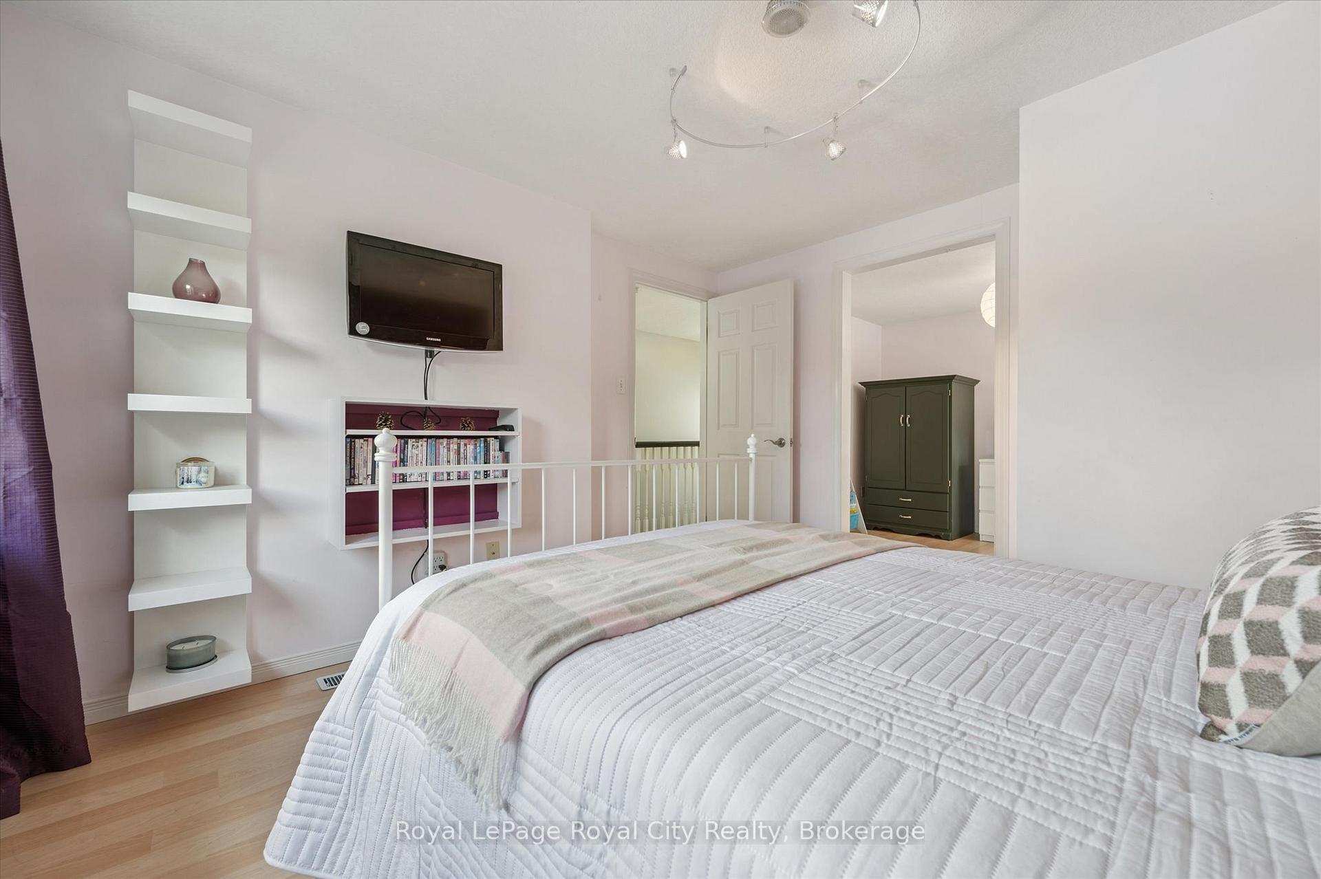 Photo 31 of 27 Oakridge Crescent, Guelph, Pineridge/Westminster Woods — HOMEH